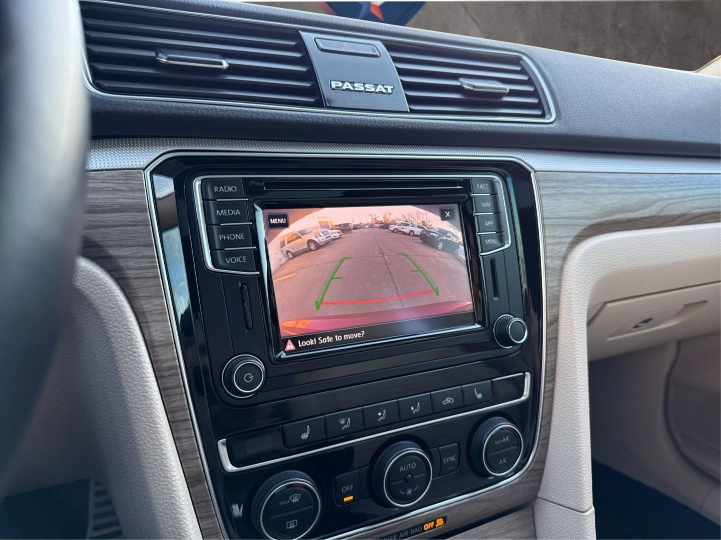 2018 Volkswagen Passat - Image 20