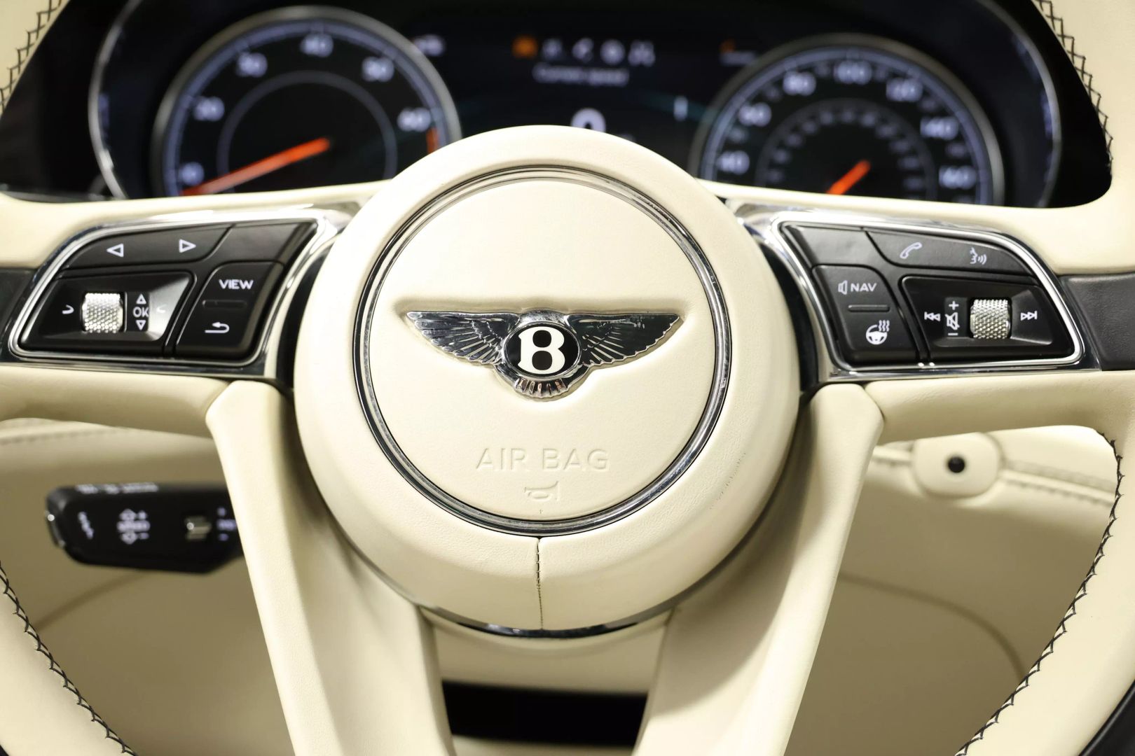 2017 Bentley Bentayga - Image 27