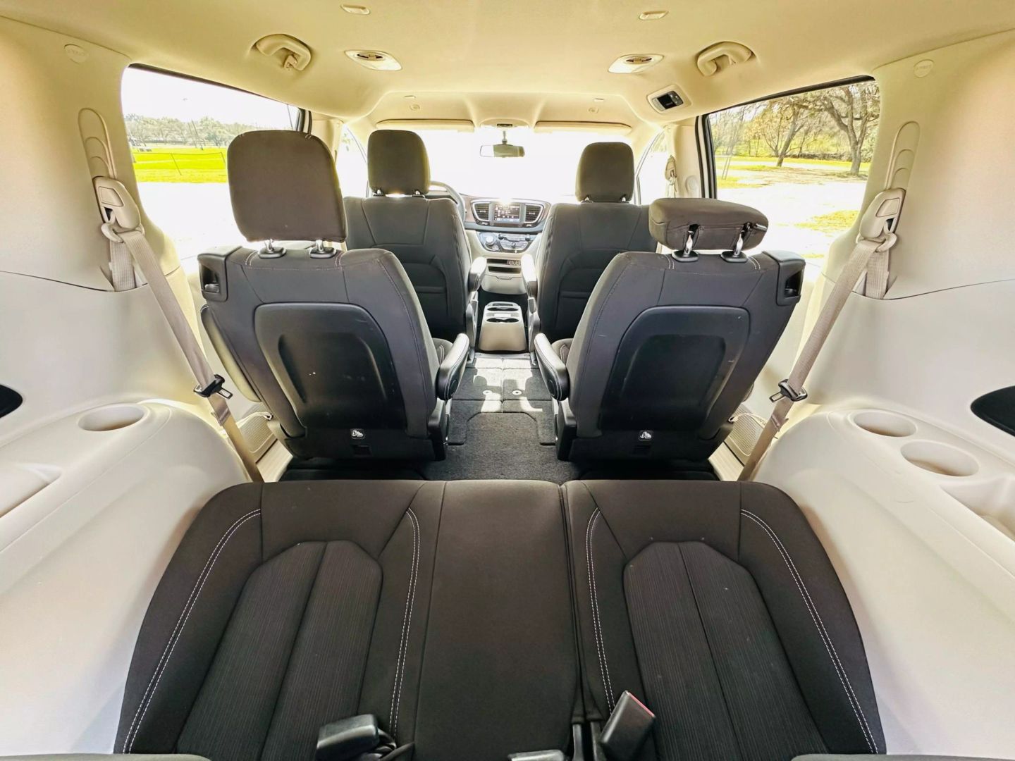 2022 Chrysler Voyager - Image 13