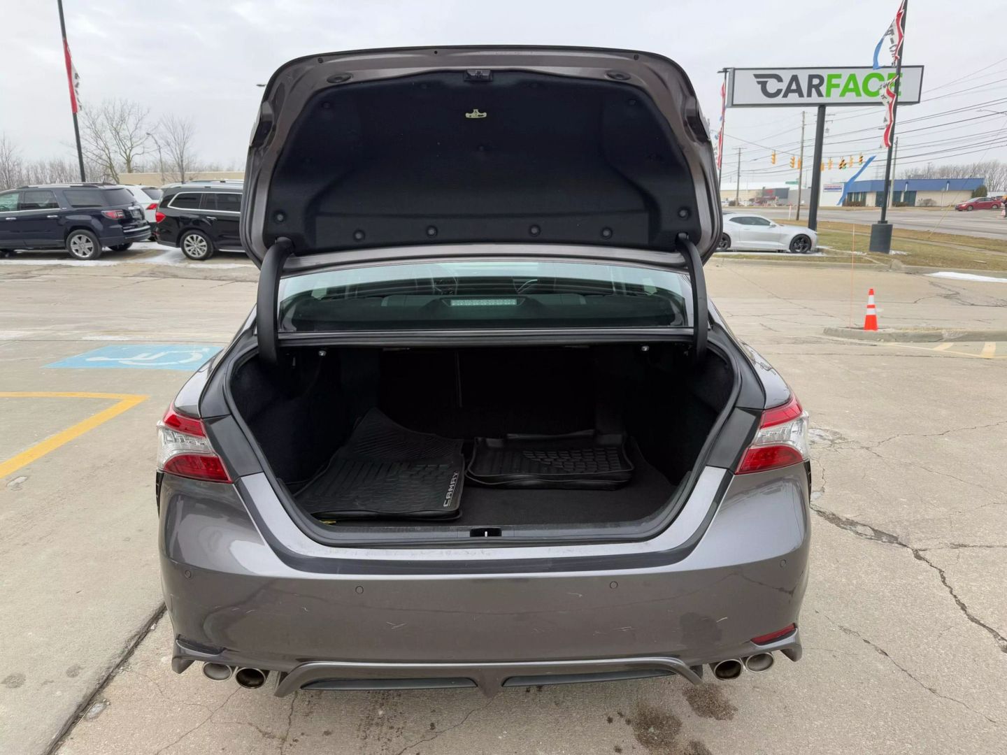2018 Toyota Camry - Image 12