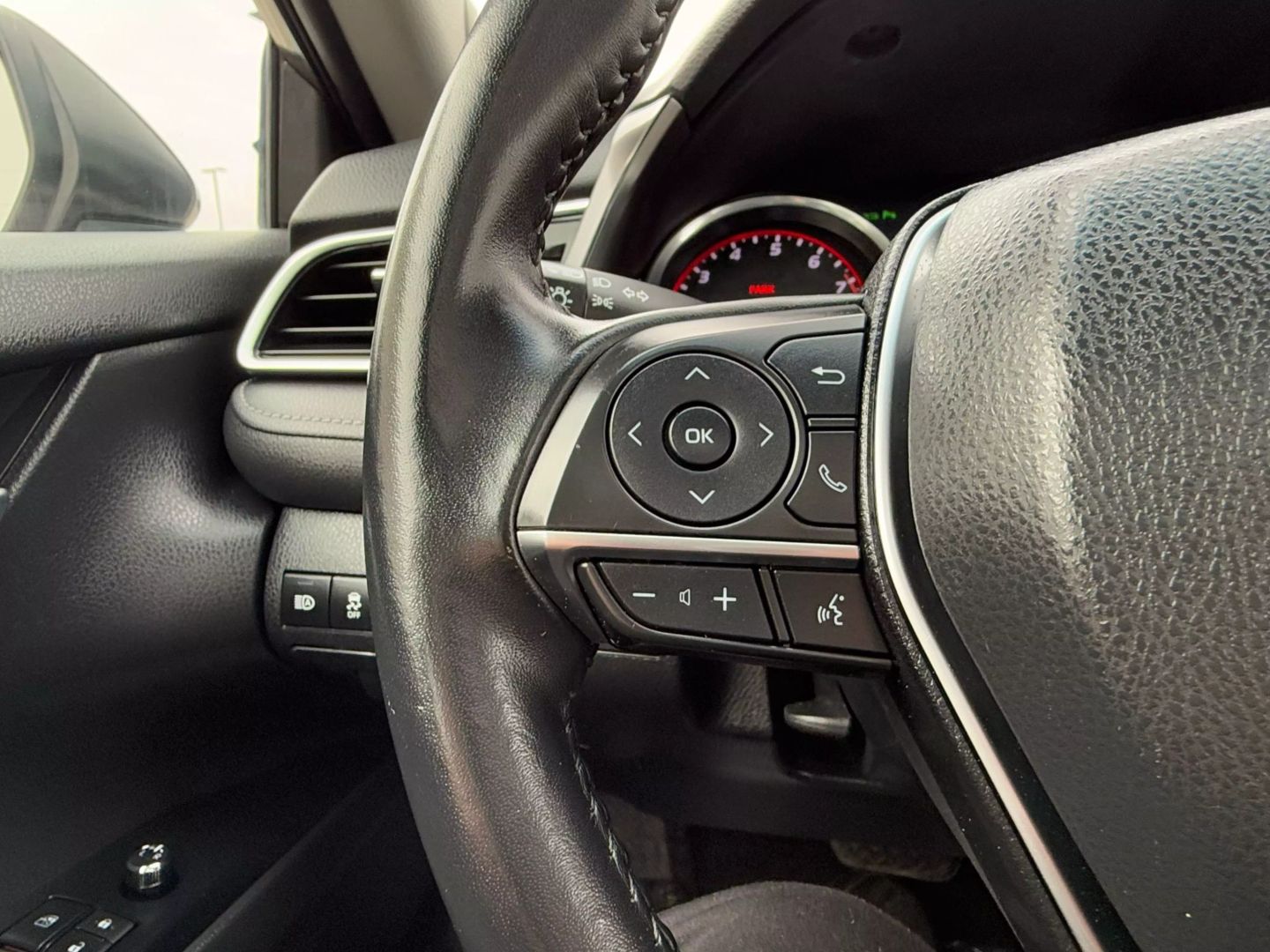 2018 Toyota Camry - Image 31