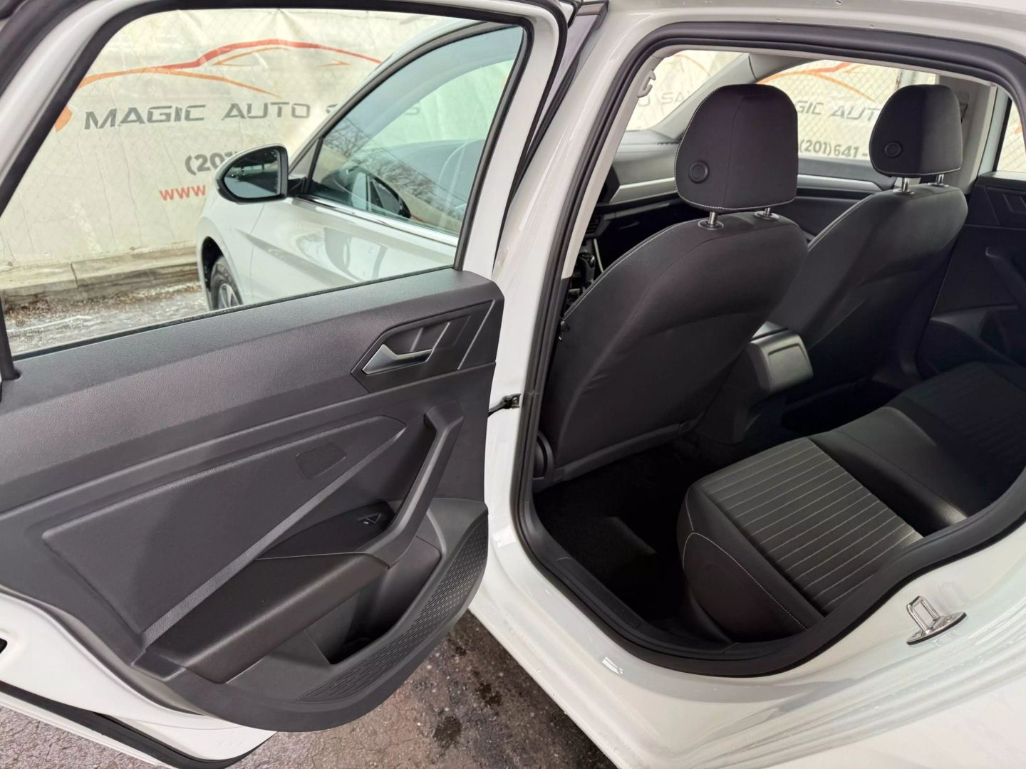 2022 Volkswagen Jetta - Image 17