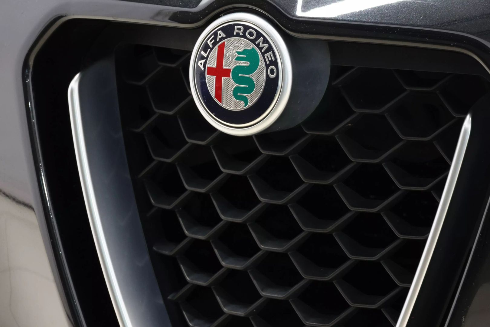 2018 Alfa Romeo Stelvio - Image 97