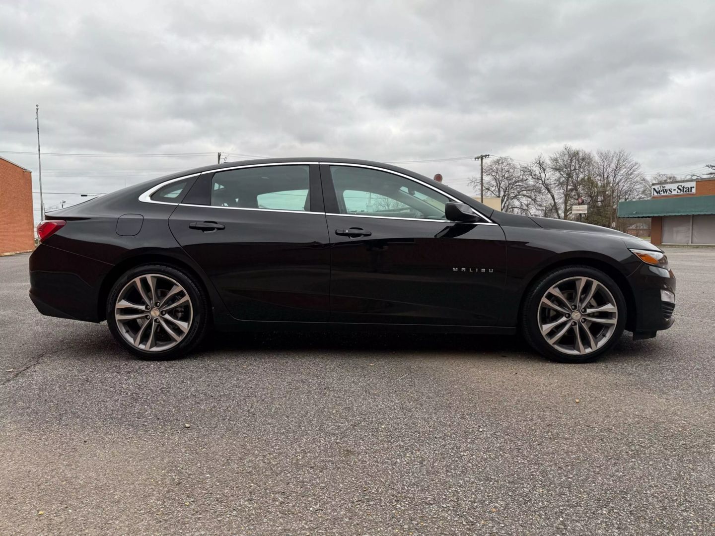 2022 Chevrolet Malibu - Image 4