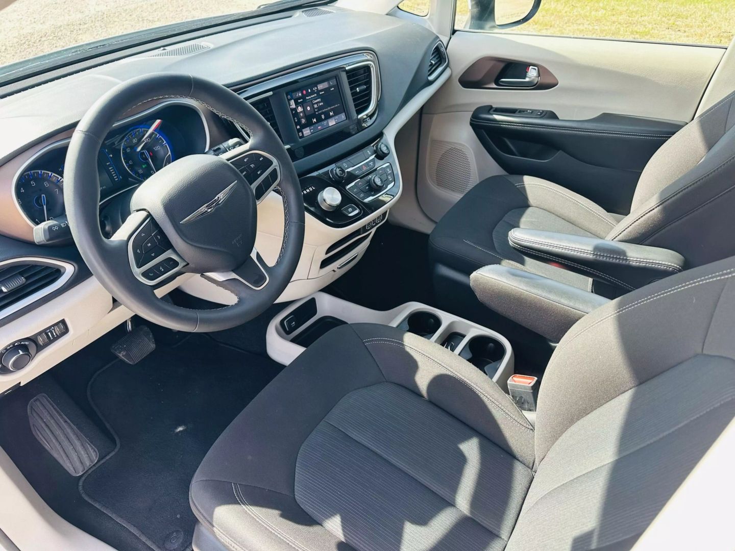 2022 Chrysler Voyager - Image 18
