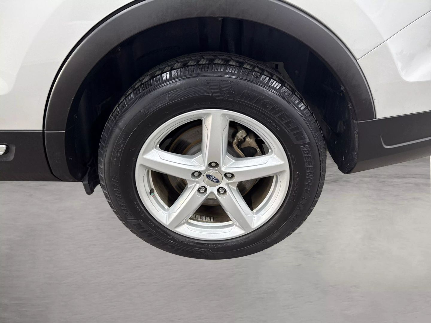 2018 Ford Explorer - Image 16