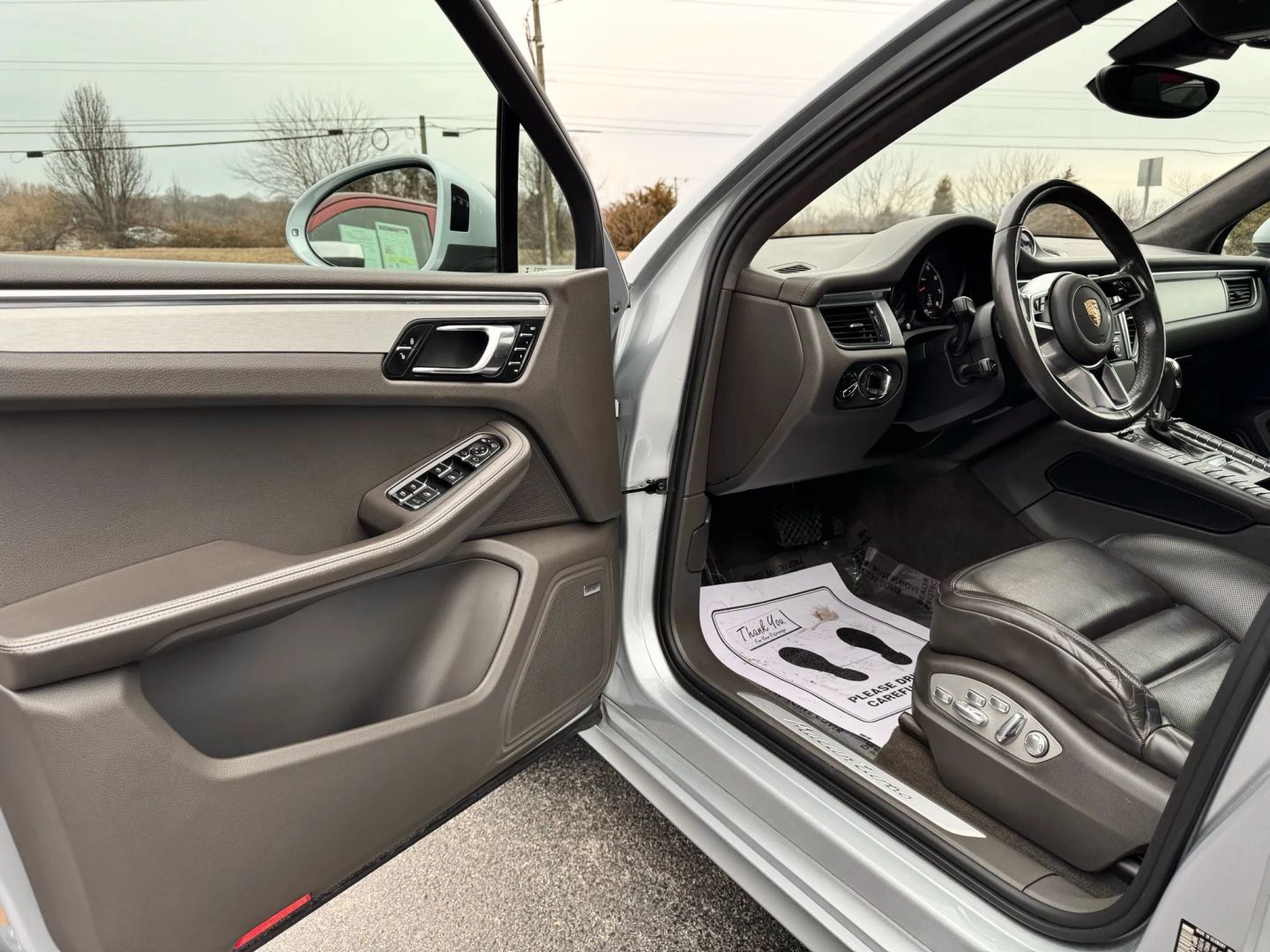 Image 7 of 2015 PORSCHE MACAN