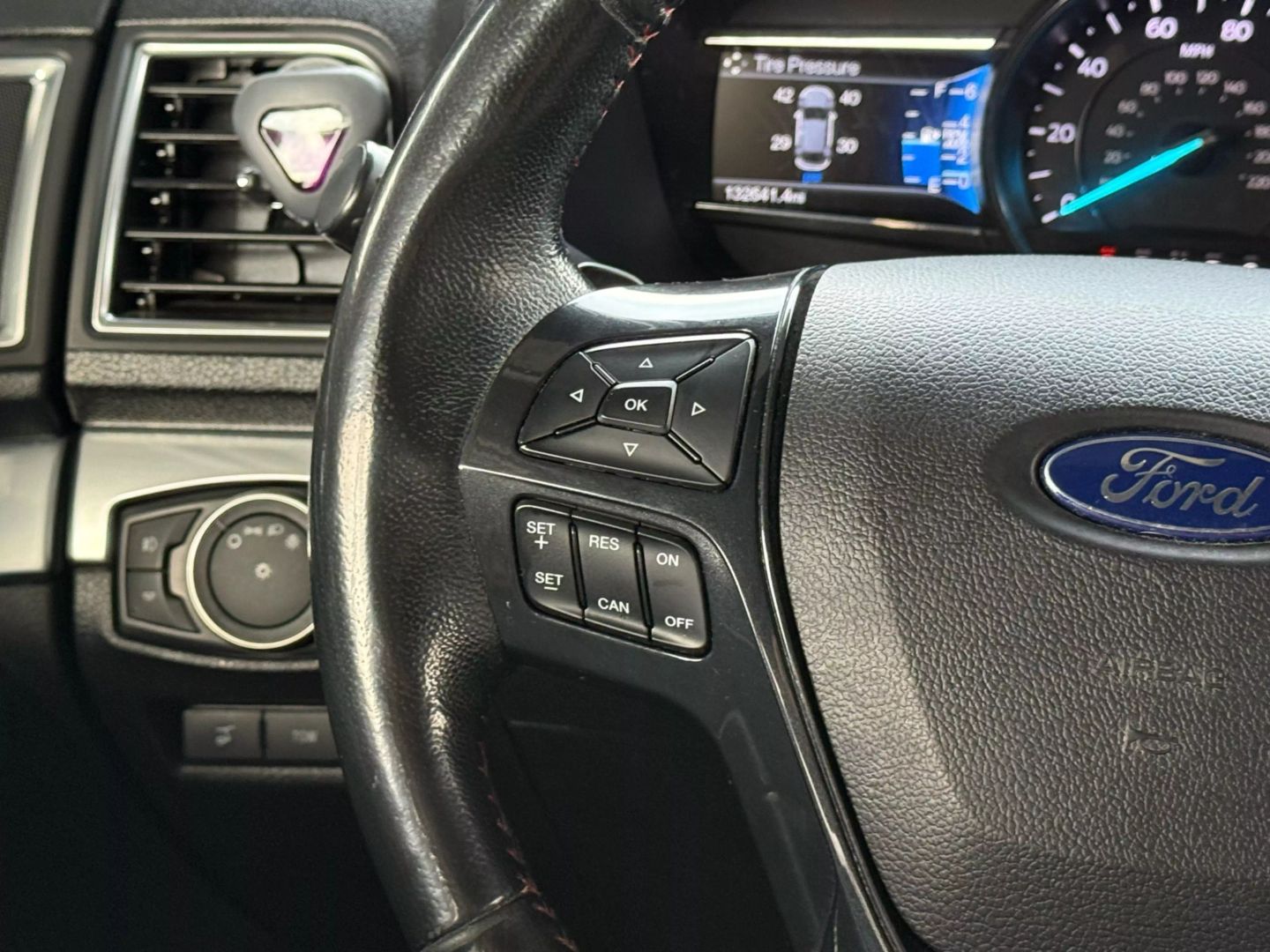 2017 Ford Explorer - Image 36