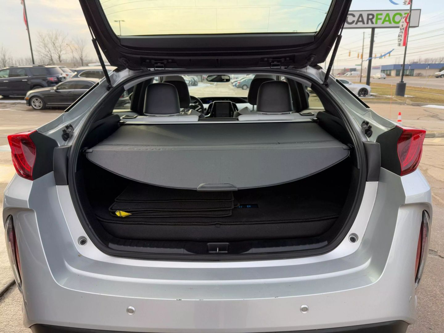 2017 Toyota Prius Prime - Image 14