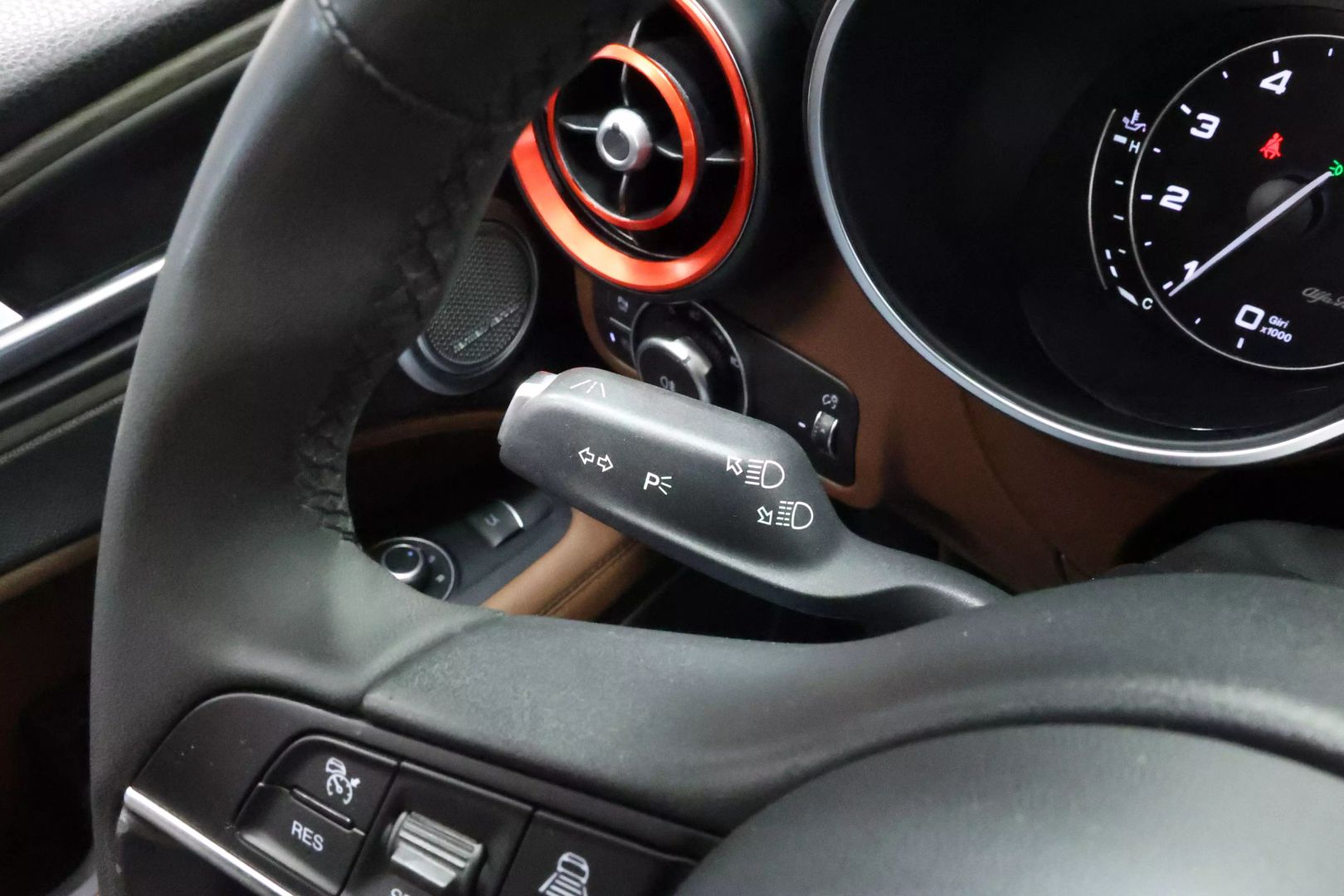 2018 Alfa Romeo Stelvio - Image 24