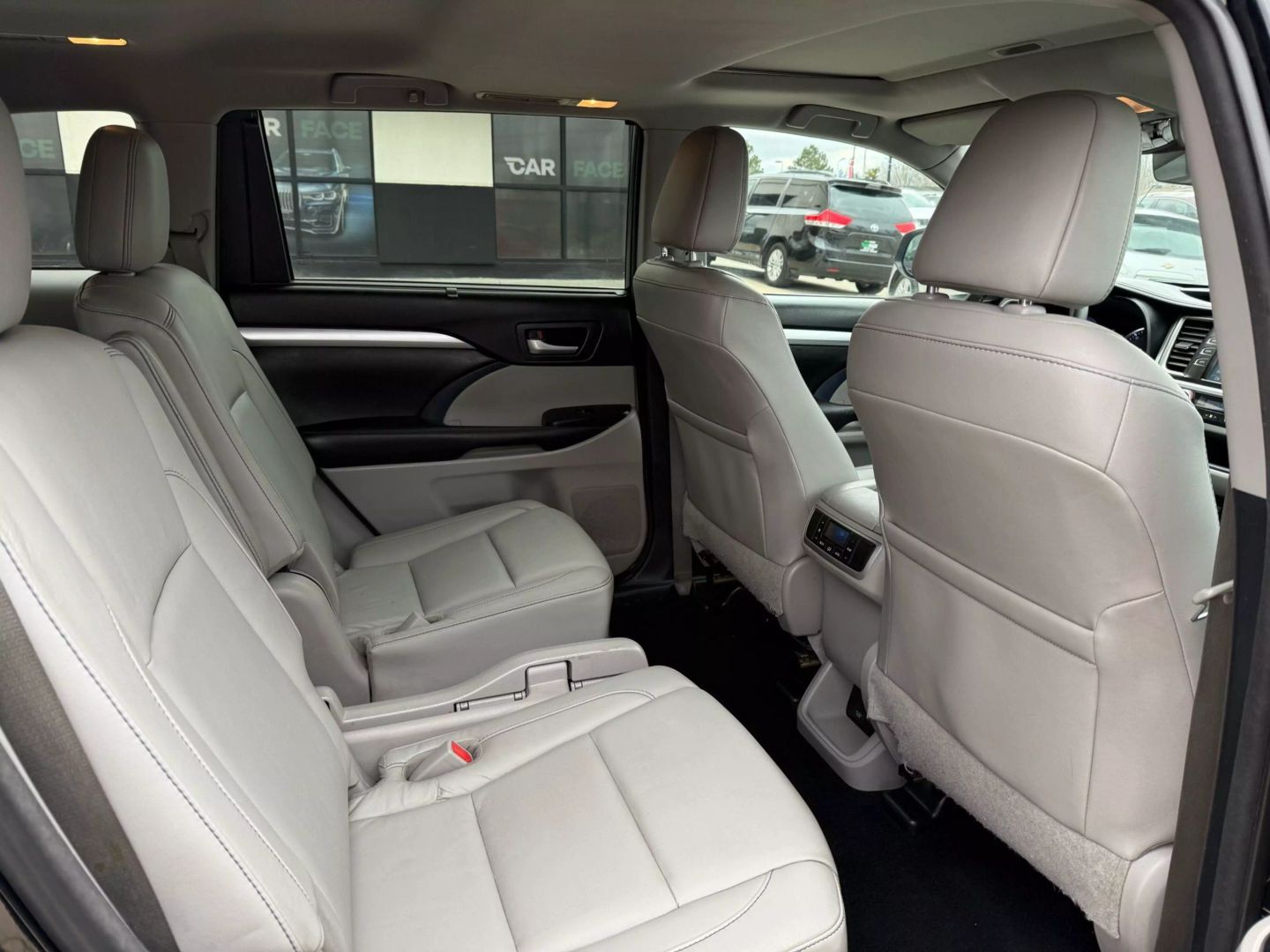 2017 Toyota Highlander - Image 23