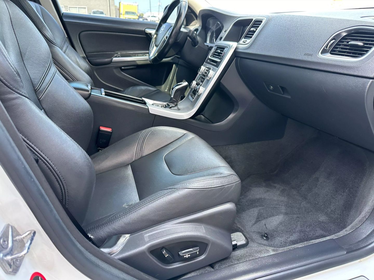 2017 Volvo S60 - Image 20