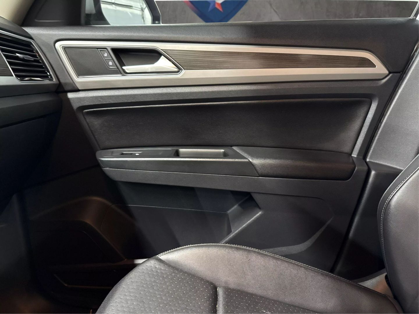 2018 Volkswagen Atlas - Image 46