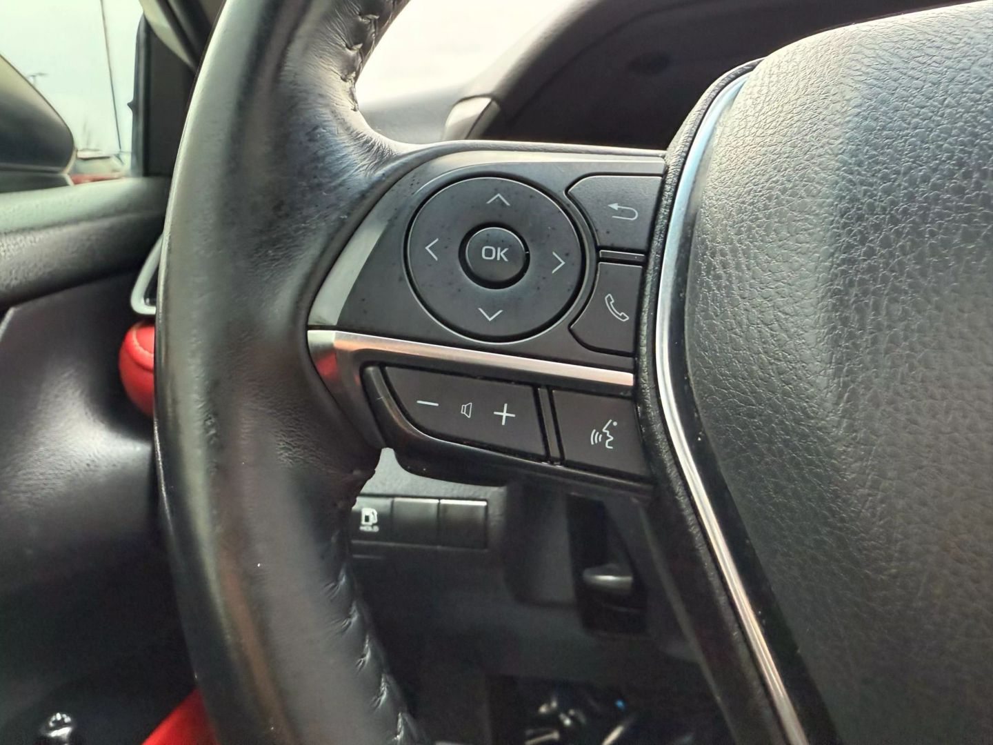 2019 Toyota Camry - Image 32