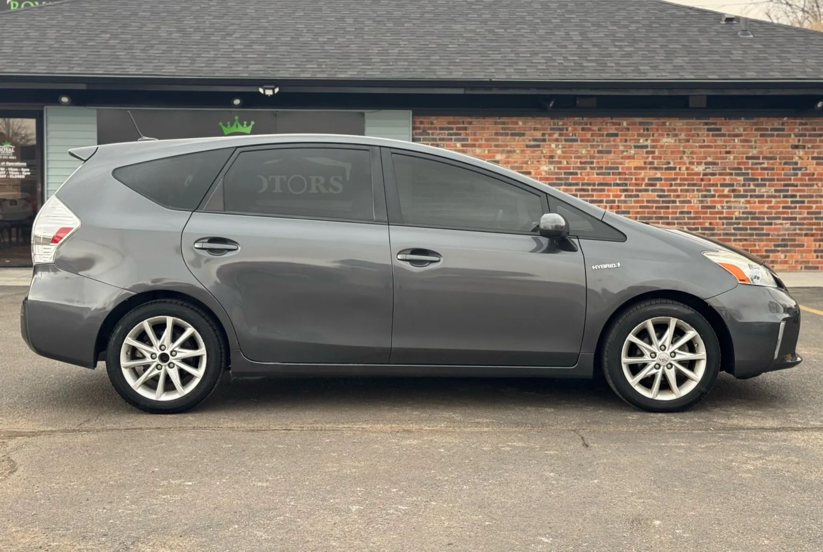 2014 Toyota Prius V - Image 12