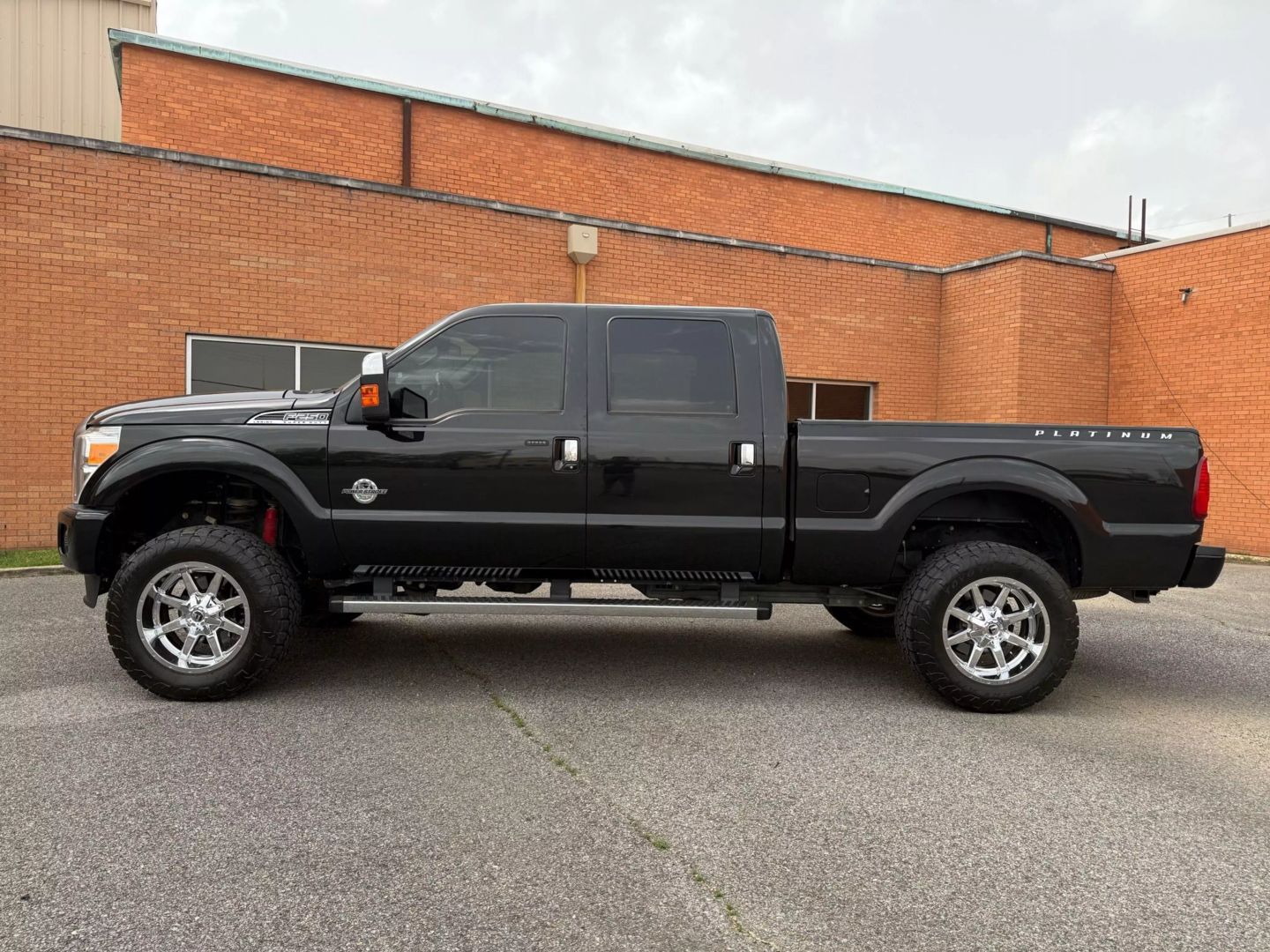 2015 Ford F250 Super Duty Crew Cab - Image 4