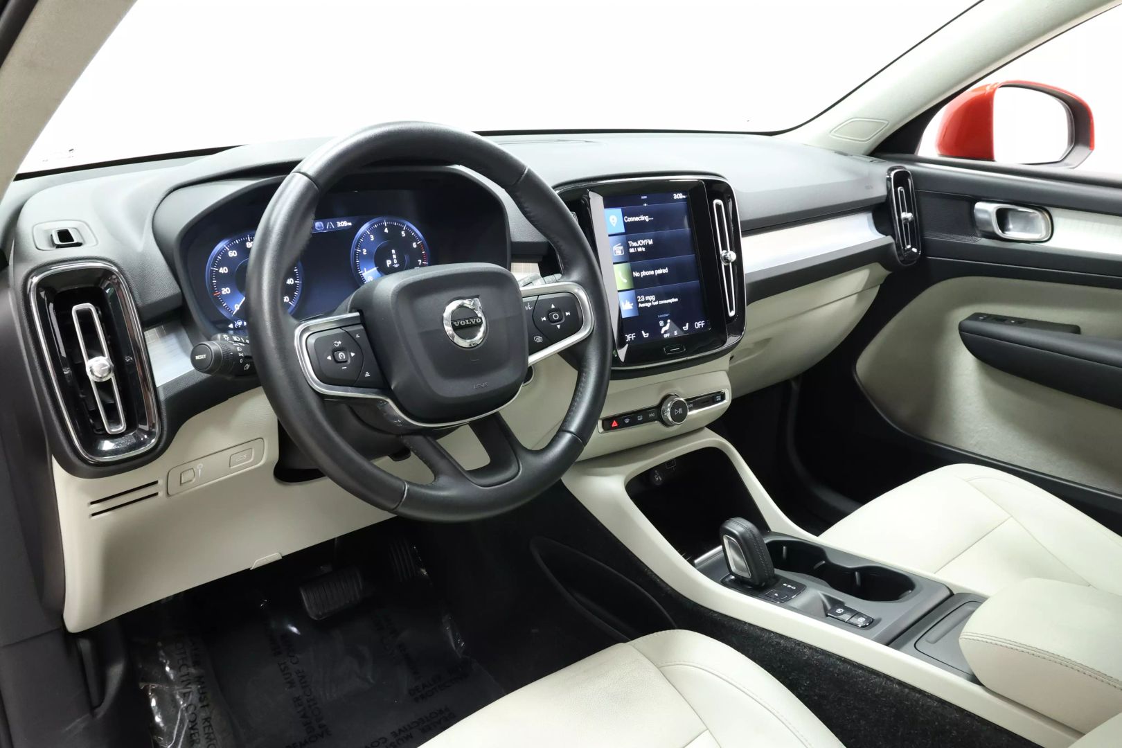 2019 Volvo Xc40 - Image 2