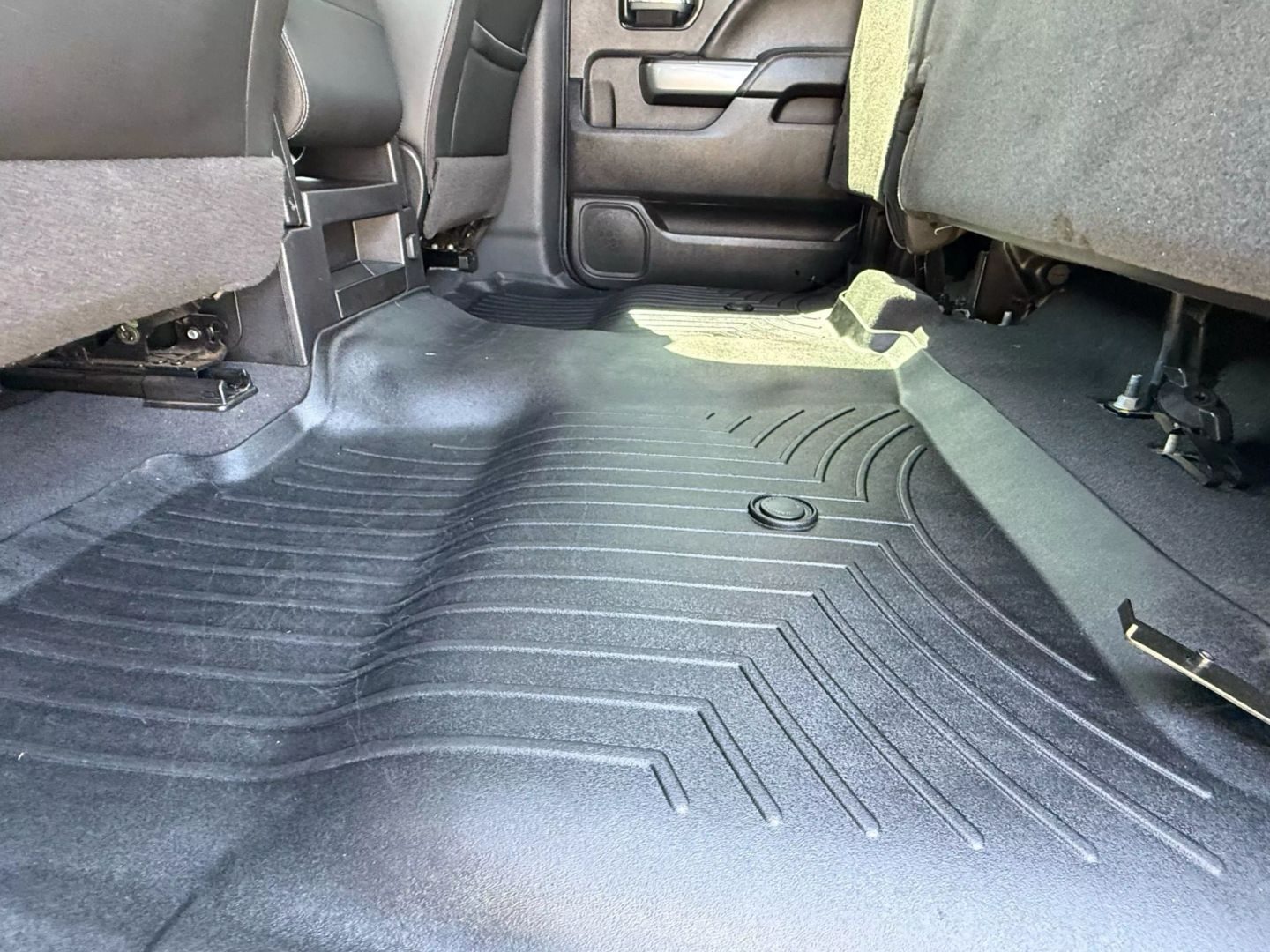 2018 Chevrolet Silverado 1500 Crew Cab - Image 33