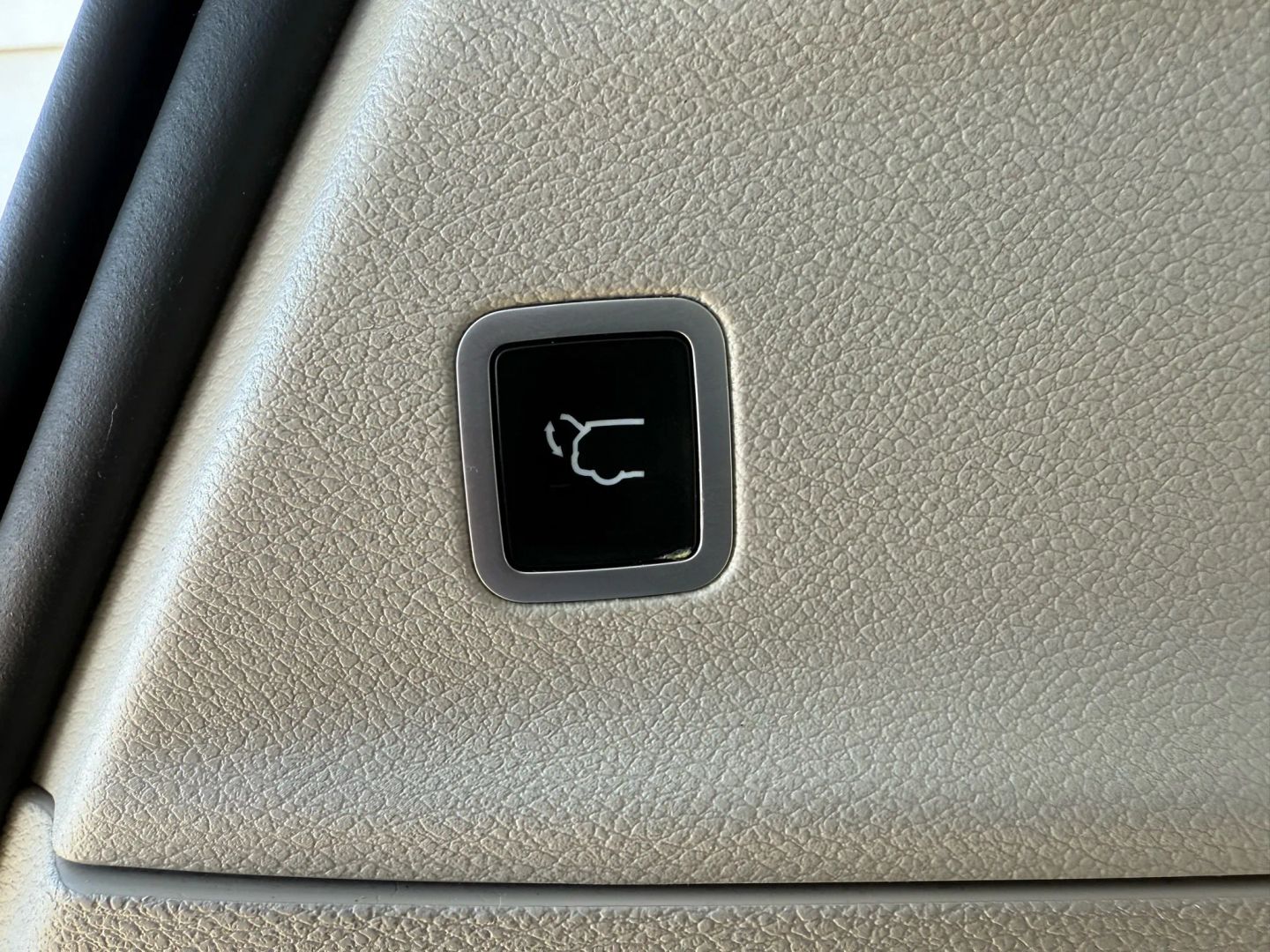 2018 Chrysler Pacifica Hybrid - Image 14