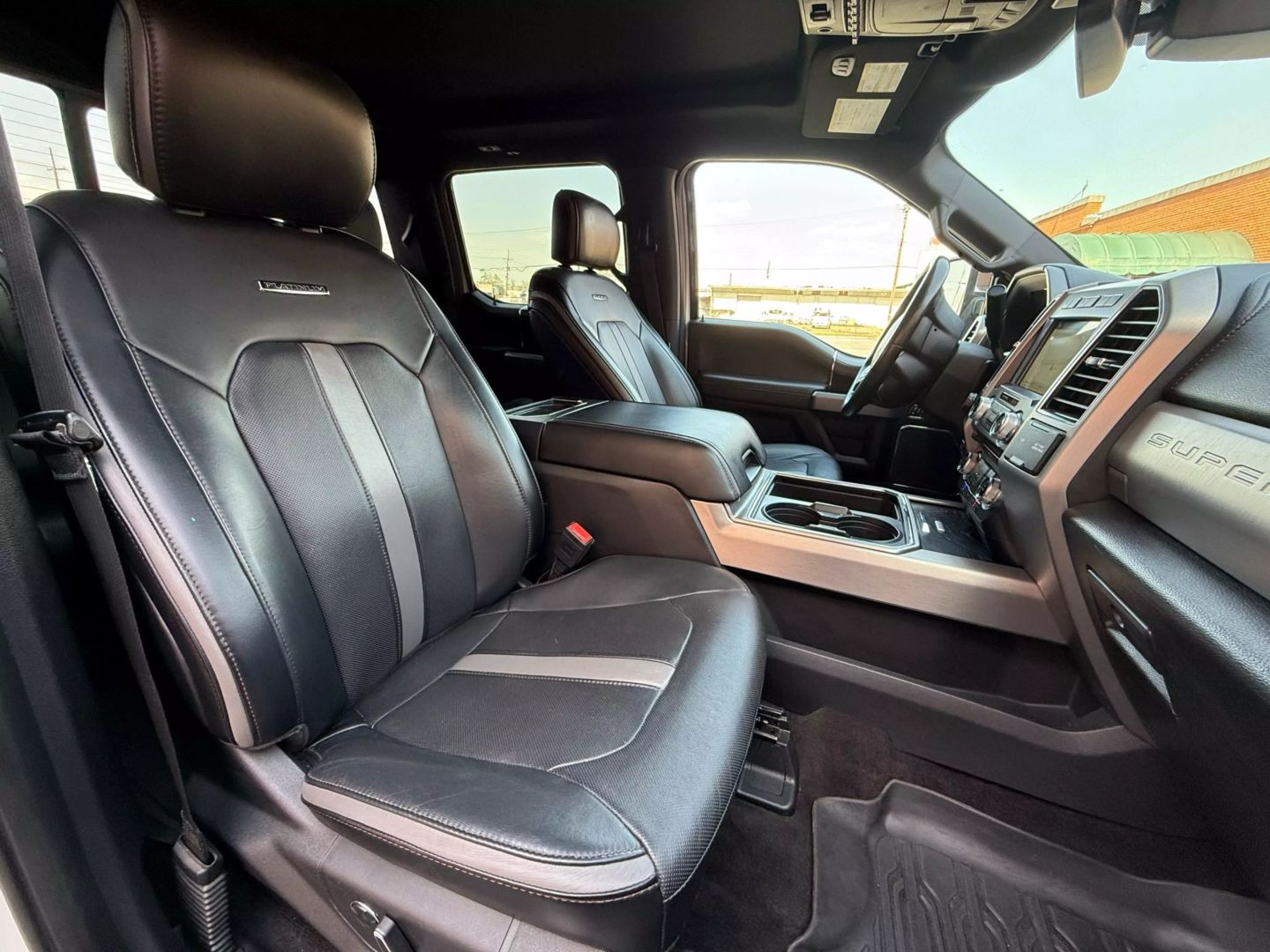 2018 Ford F450 Super Duty Crew Cab - Image 21