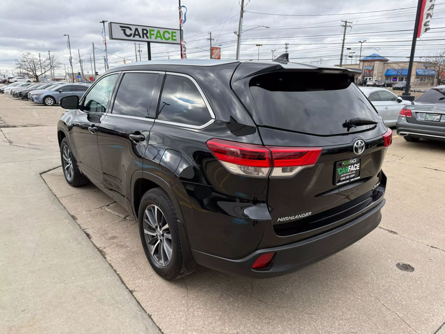 2017 Toyota Highlander - Image 8