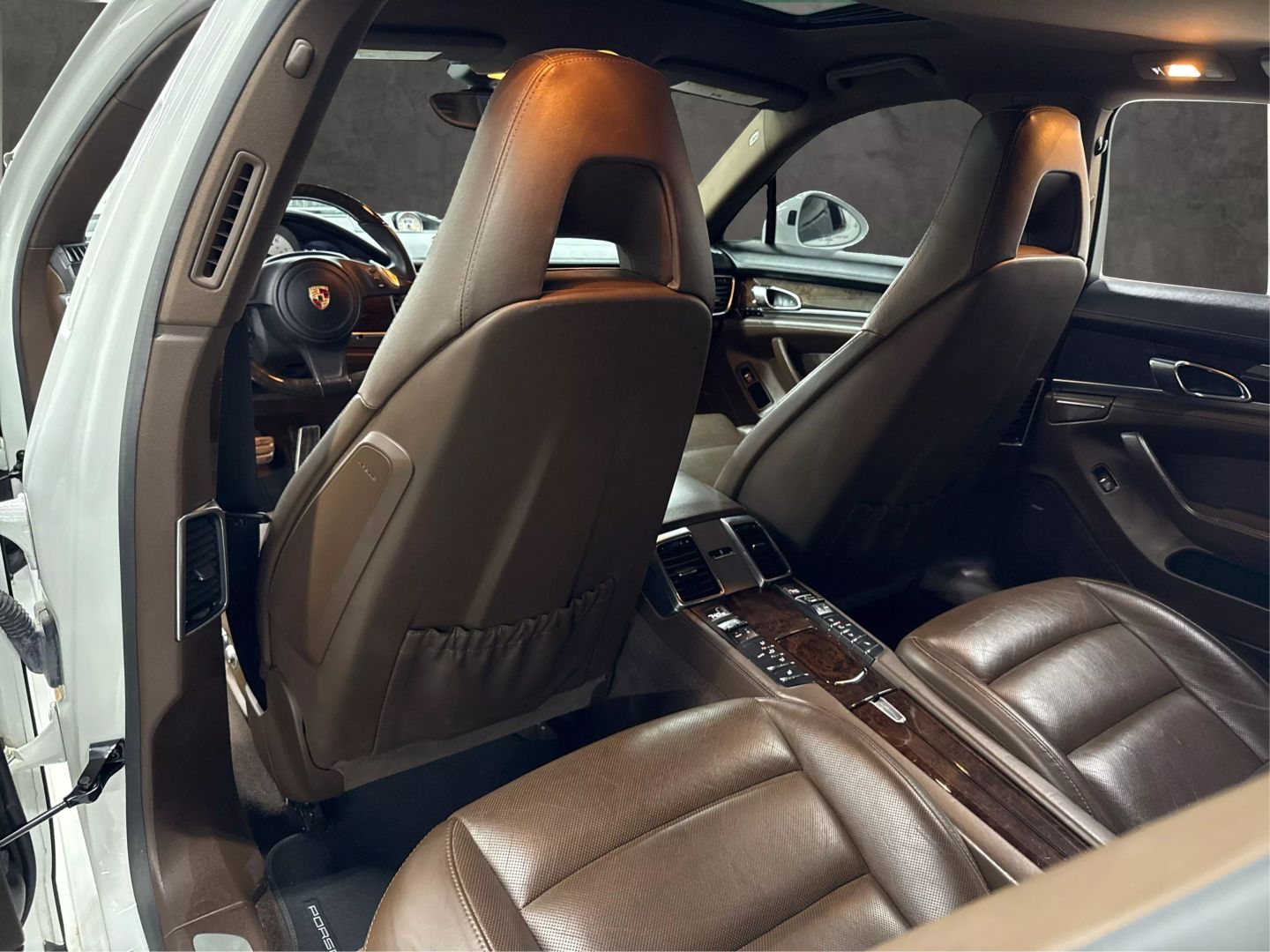 2015 Porsche Panamera - Image 30