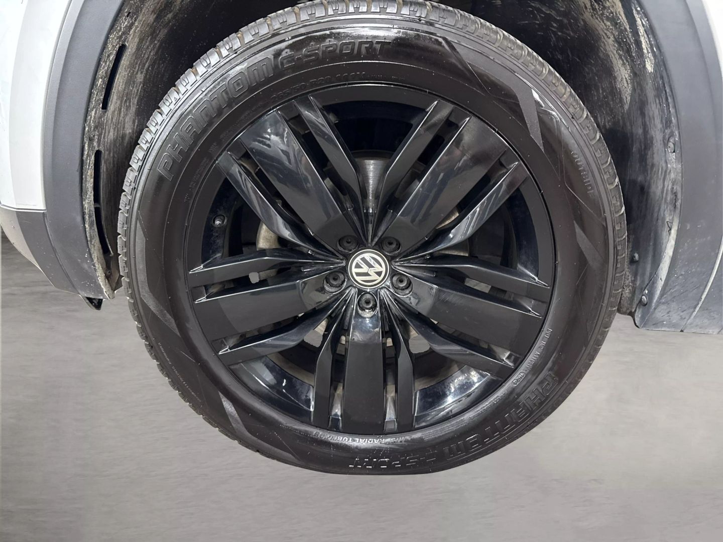 2018 Volkswagen Atlas - Image 18