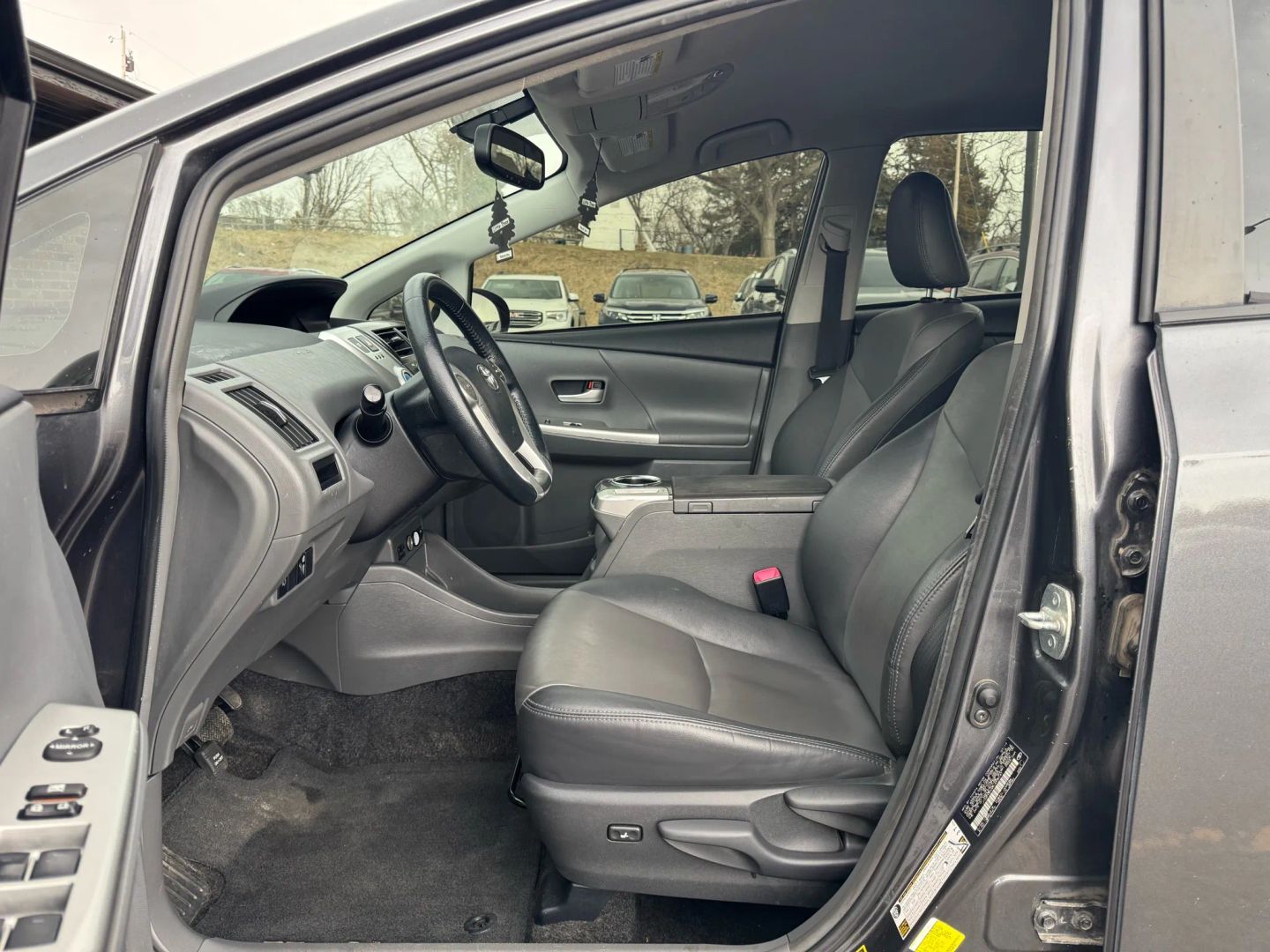 2014 Toyota Prius V - Image 15