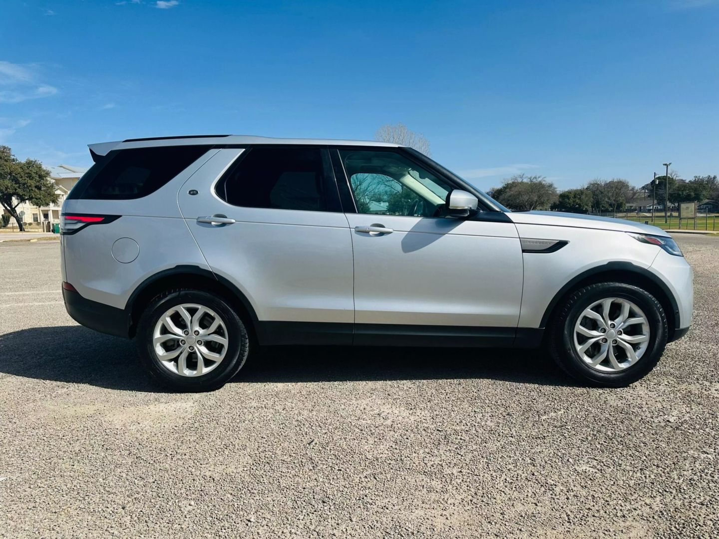 2020 Land Rover Discovery - Image 5
