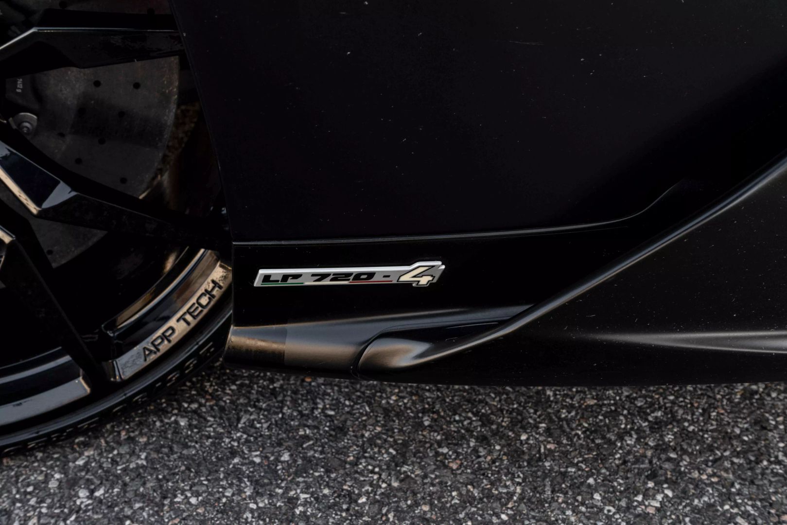 2014 Lamborghini Aventador - Image 30
