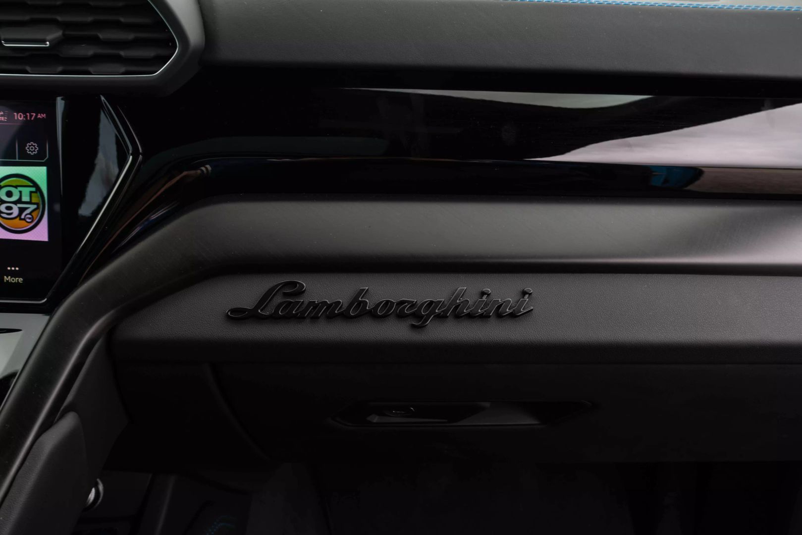 2023 Lamborghini Urus - Image 37
