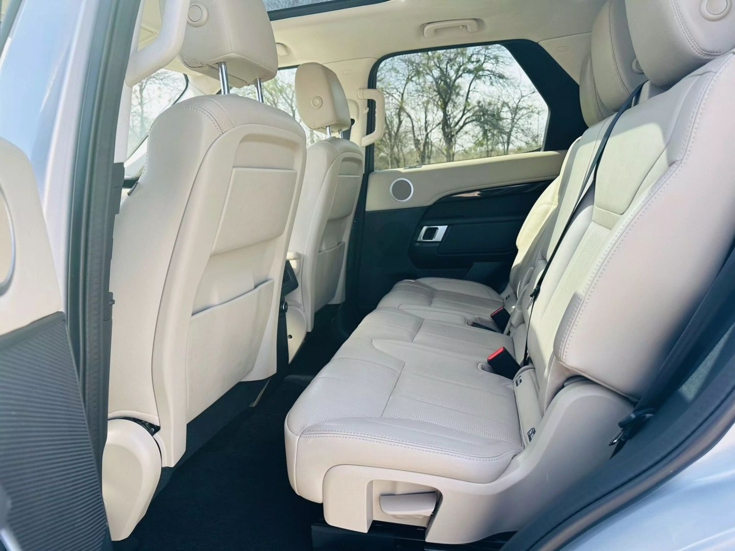2020 Land Rover Discovery - Image 18