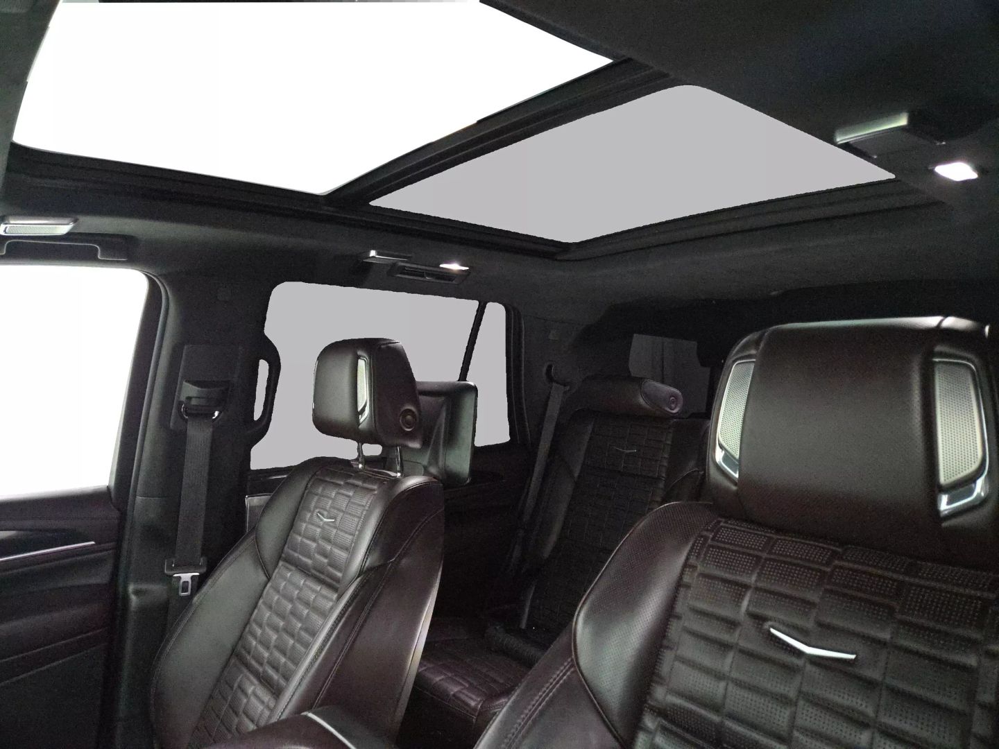 2022 Cadillac Escalade - Image 22