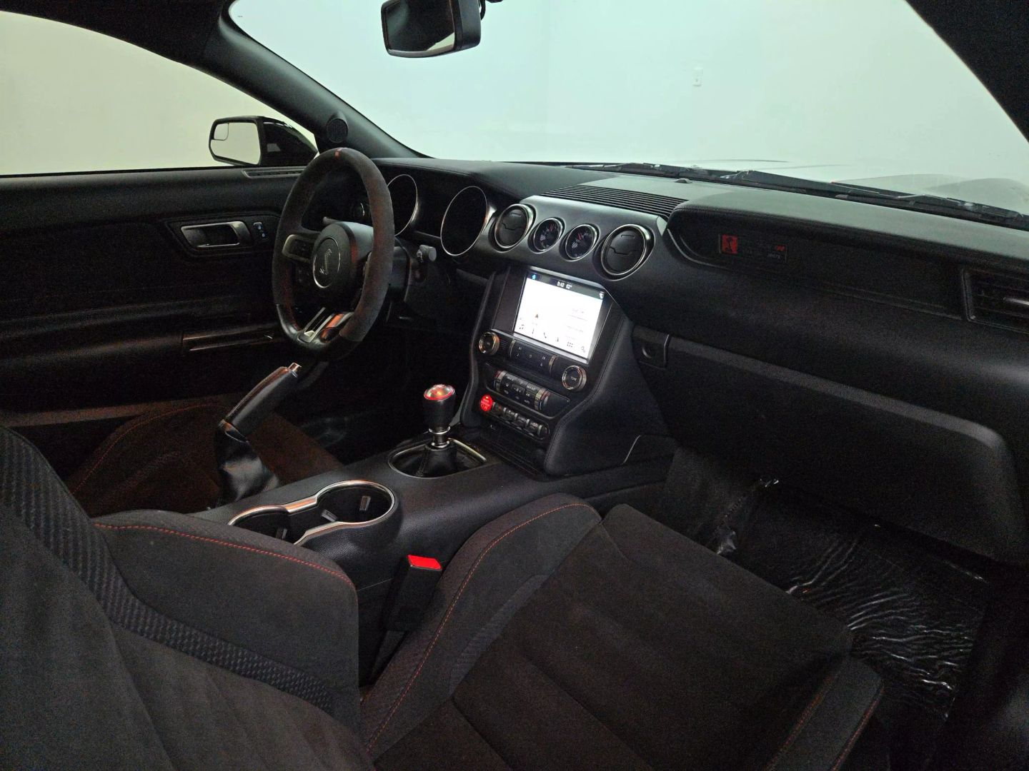 2018 Ford Mustang - Image 28