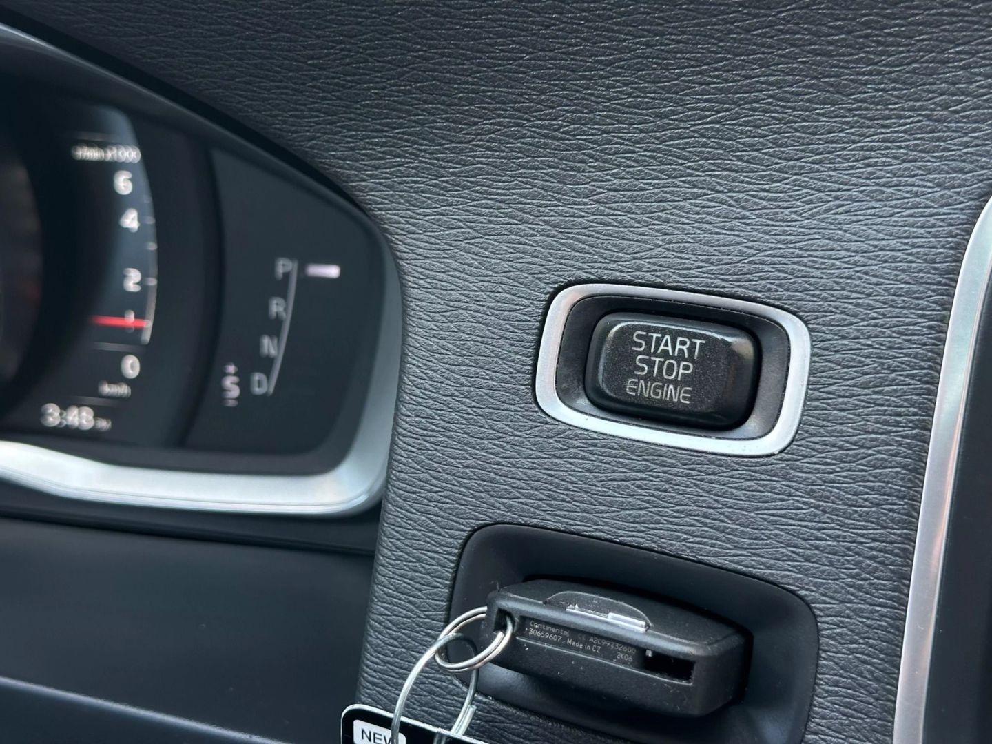 2017 Volvo S60 - Image 31
