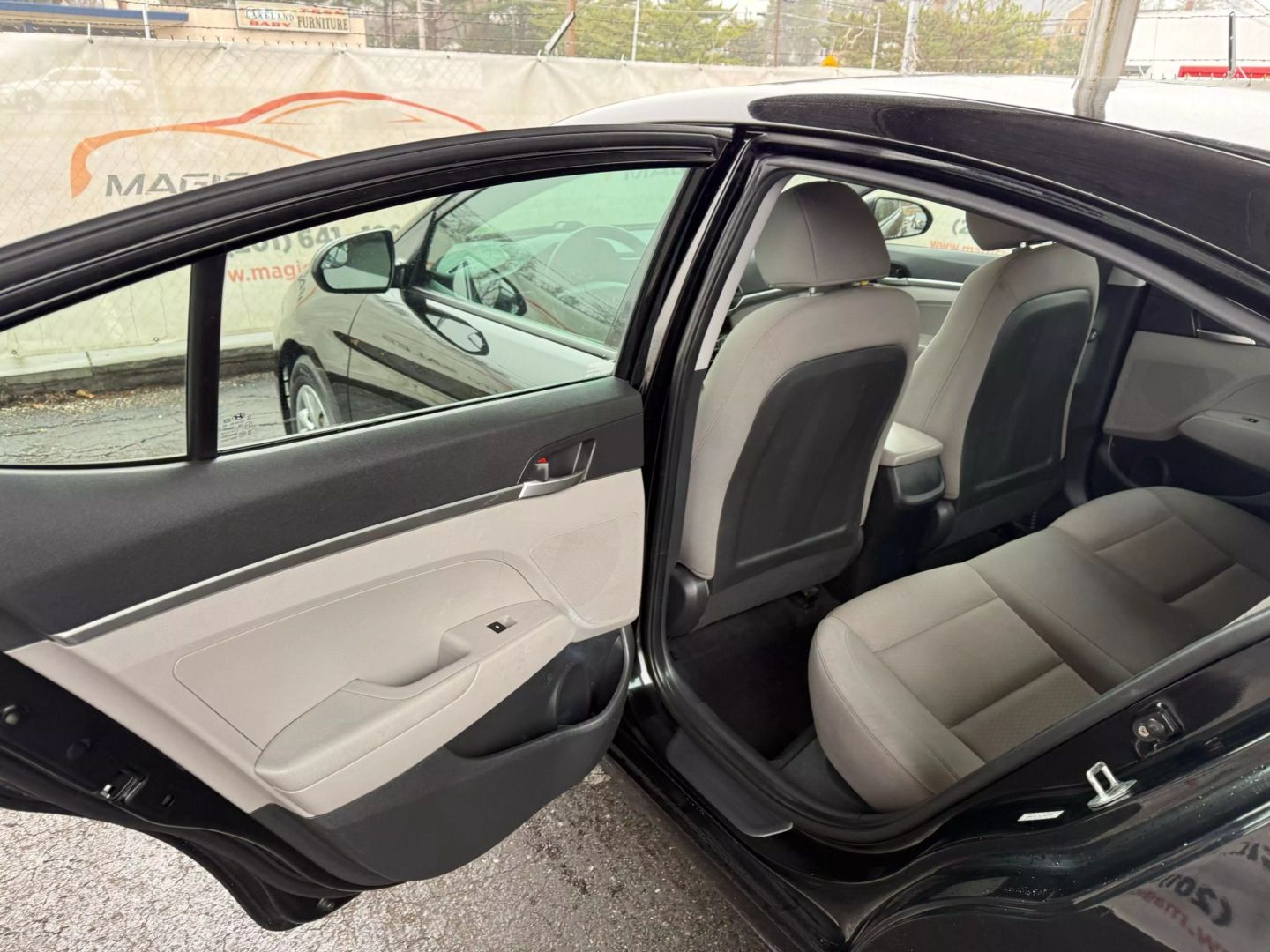 2020 Hyundai Elantra - Image 17