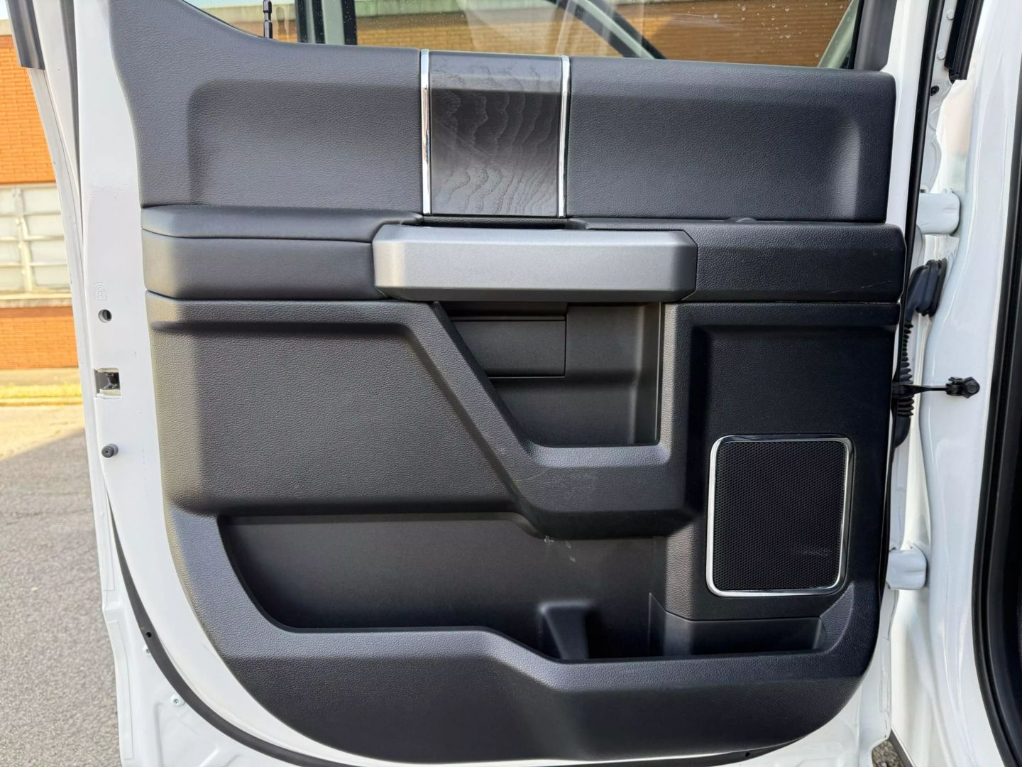 2018 Ford F450 Super Duty Crew Cab - Image 15