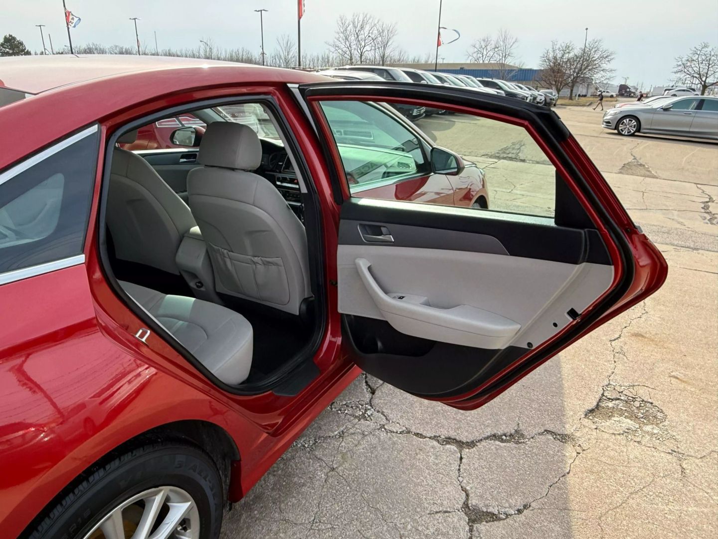 2018 Hyundai Sonata - Image 16