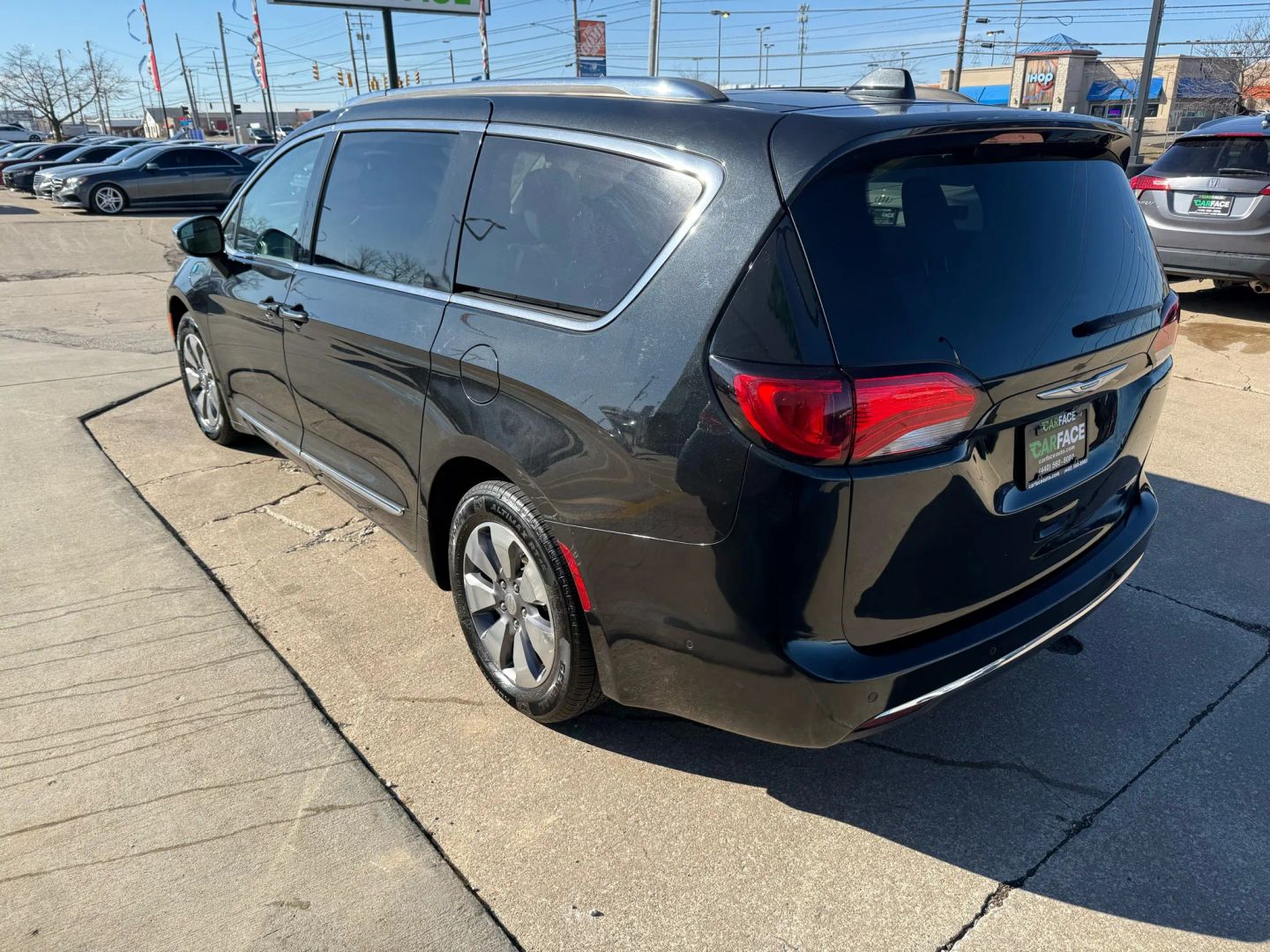 2018 Chrysler Pacifica Hybrid - Image 7