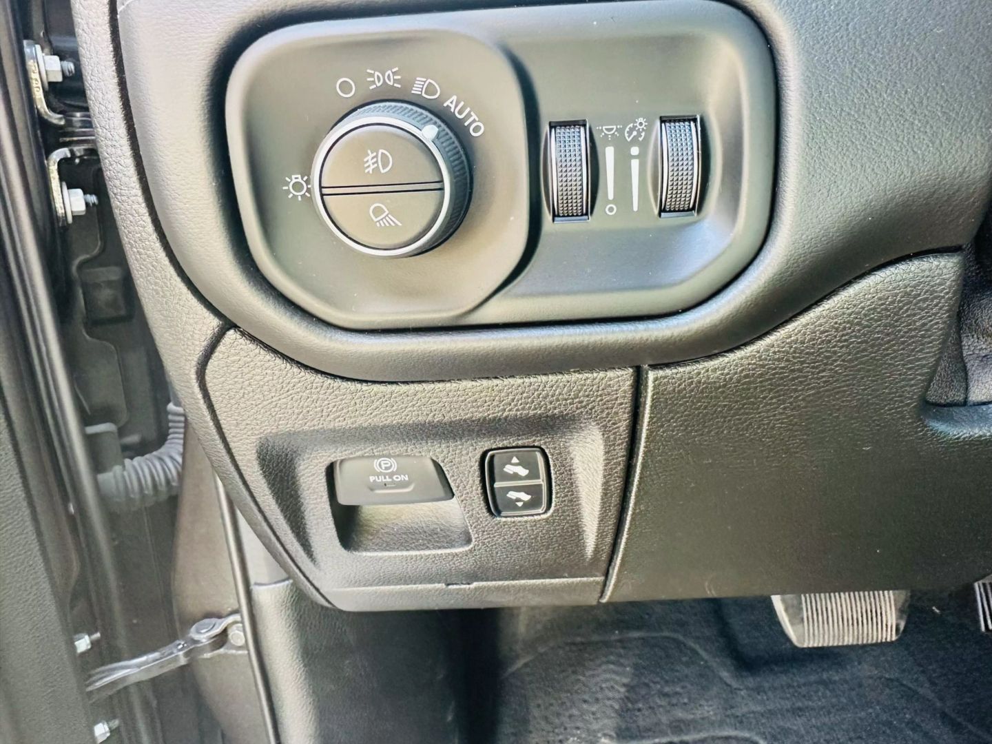 2020 Ram 1500 Crew Cab - Image 32