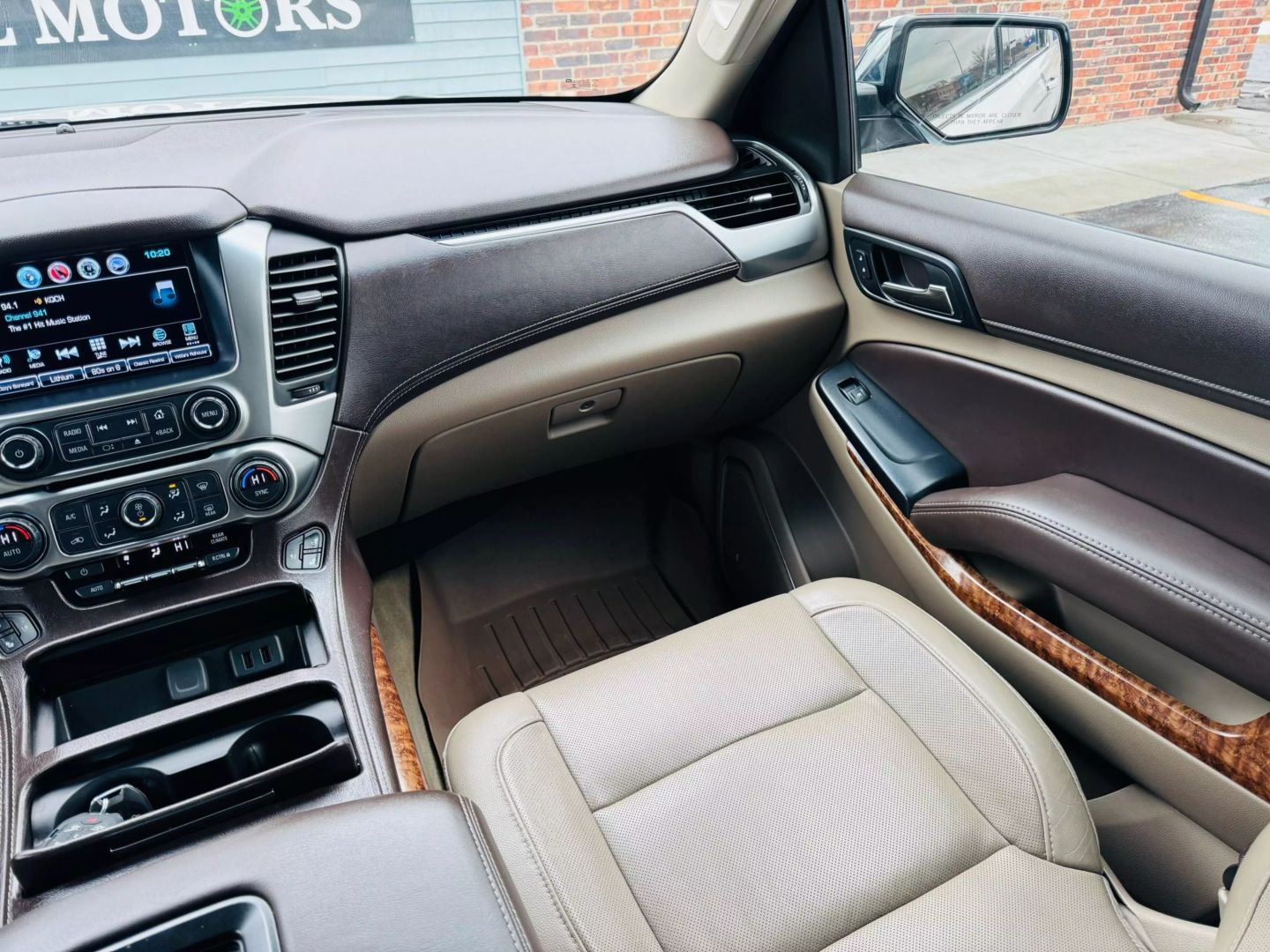 2017 Chevrolet Tahoe - Image 28