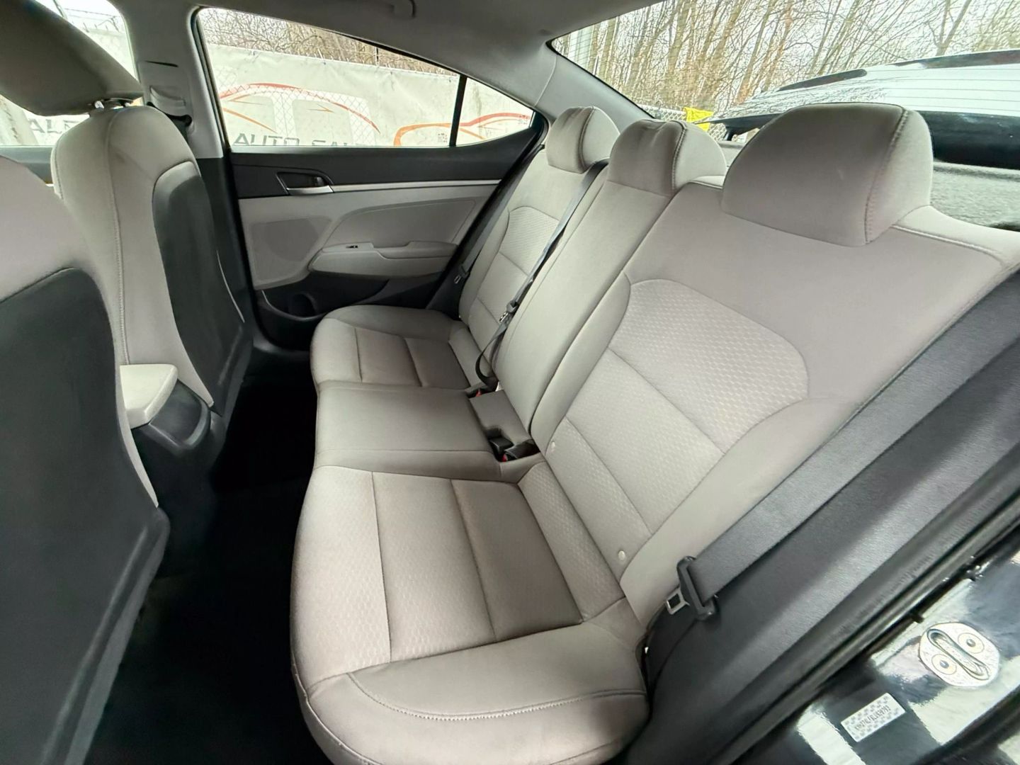 2020 Hyundai Elantra - Image 19