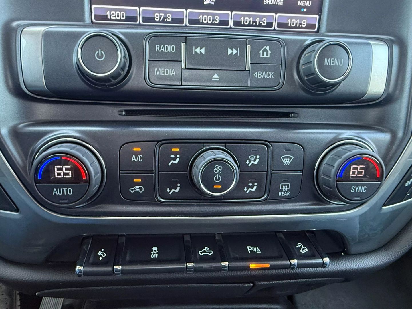 2018 Chevrolet Silverado 1500 Crew Cab - Image 27