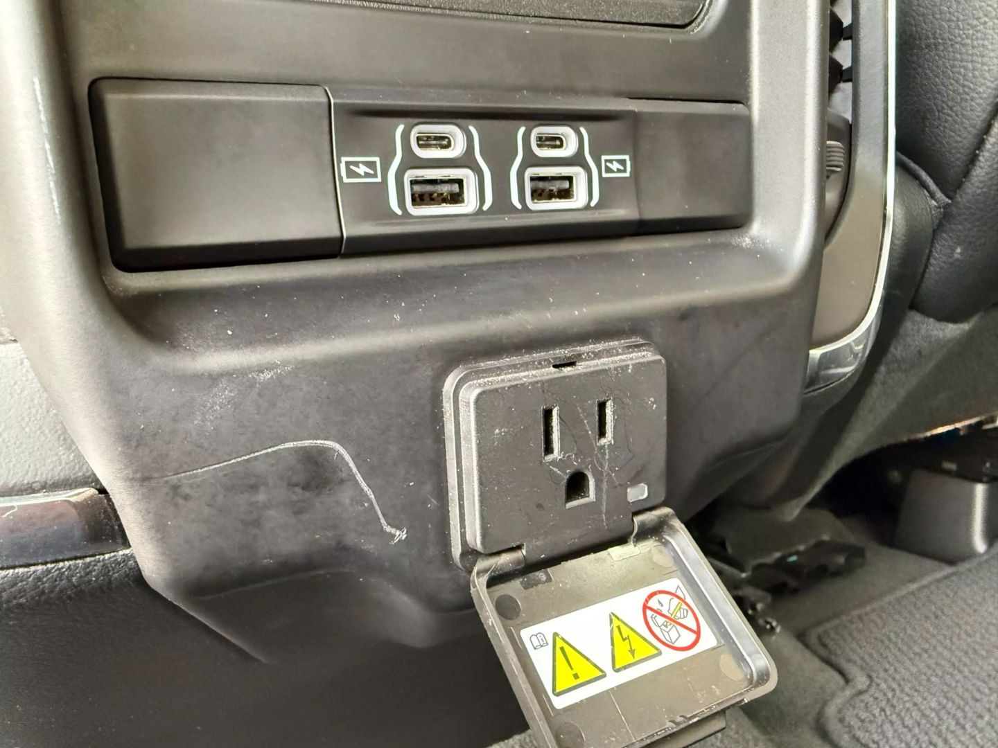 2024 Ram 1500 Crew Cab - Image 16