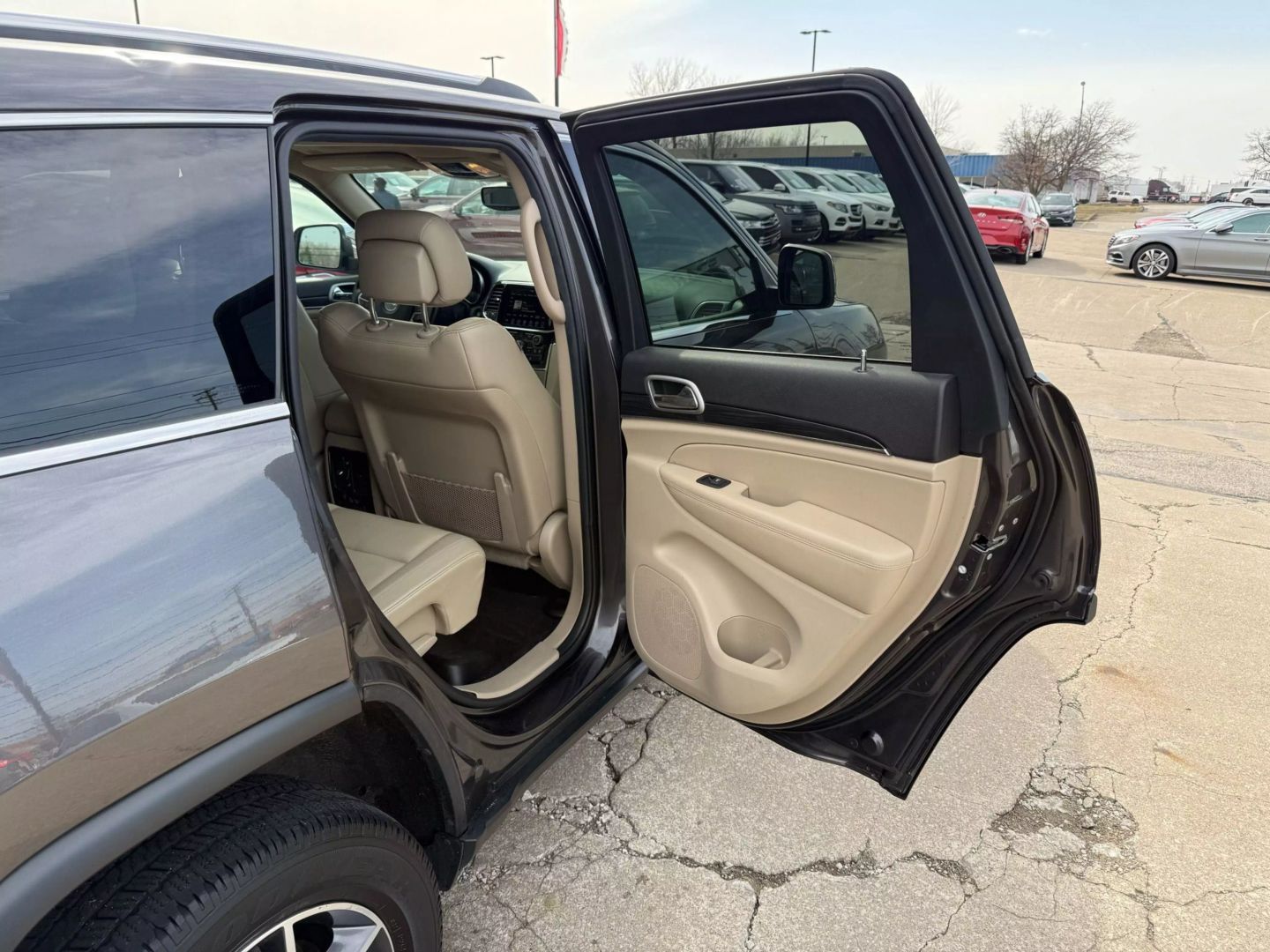 2019 Jeep Grand Cherokee - Image 24