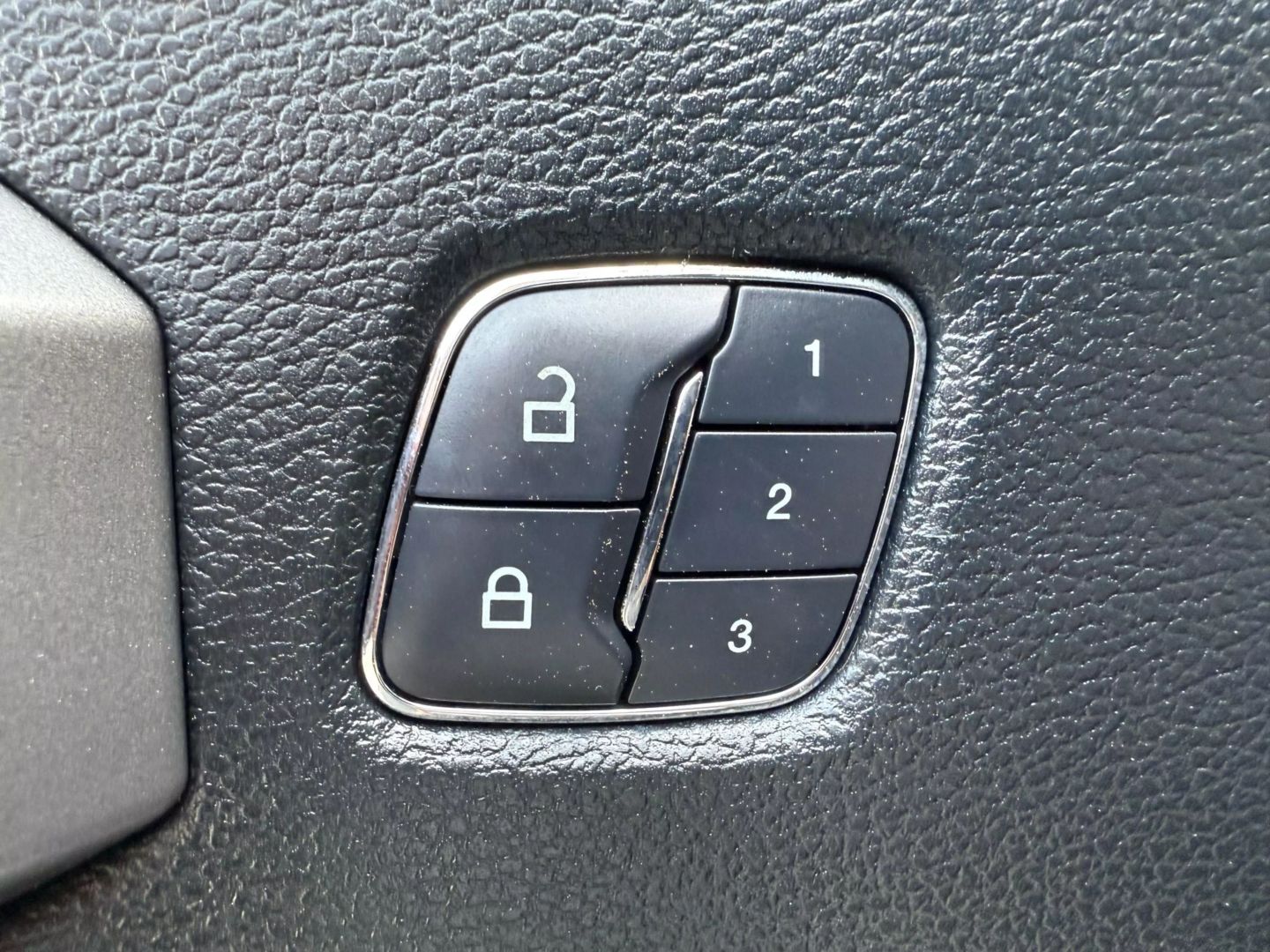2018 Ford F450 Super Duty Crew Cab - Image 13
