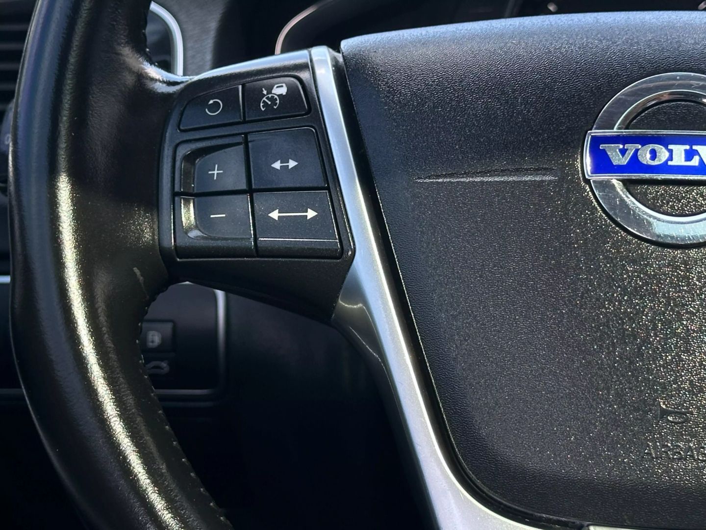 2017 Volvo S60 - Image 28