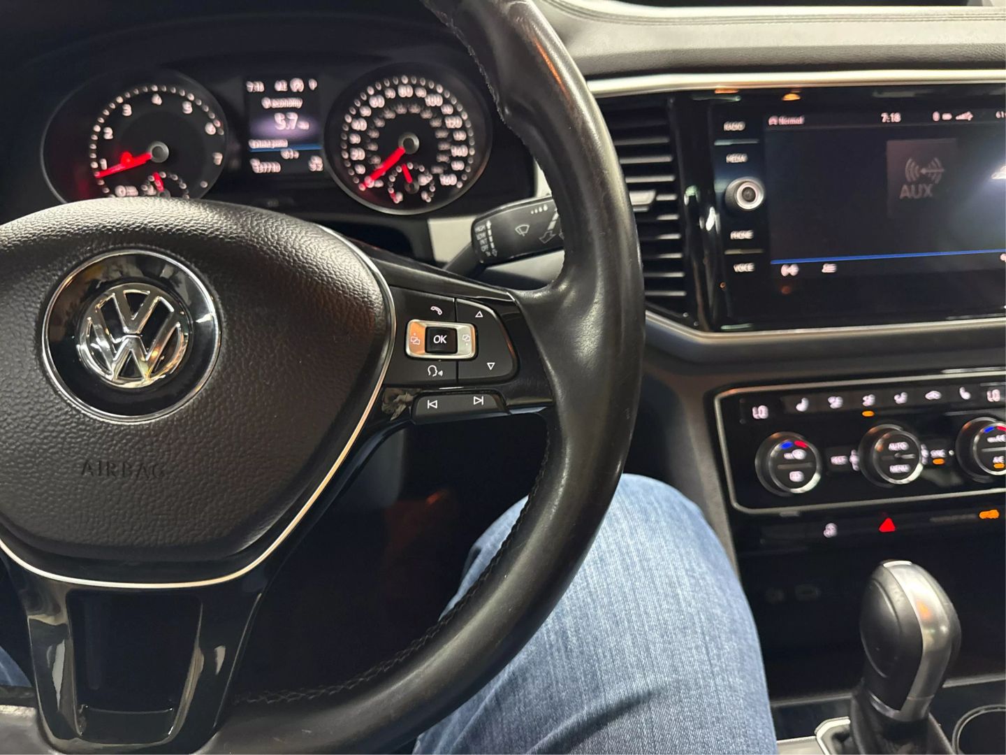 2018 Volkswagen Atlas - Image 28