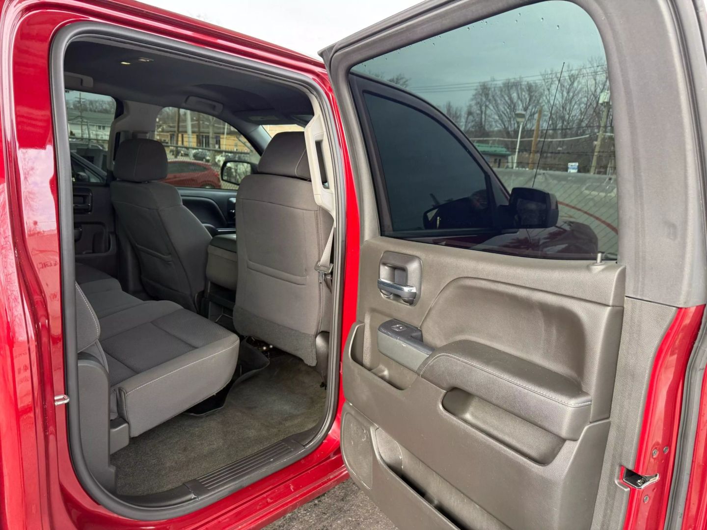 2018 Chevrolet Silverado 1500 Crew Cab - Image 21