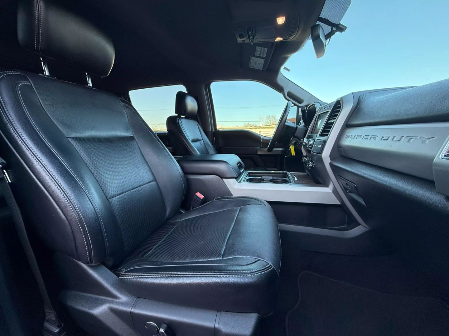 2019 Ford F250 Super Duty Crew Cab - Image 19